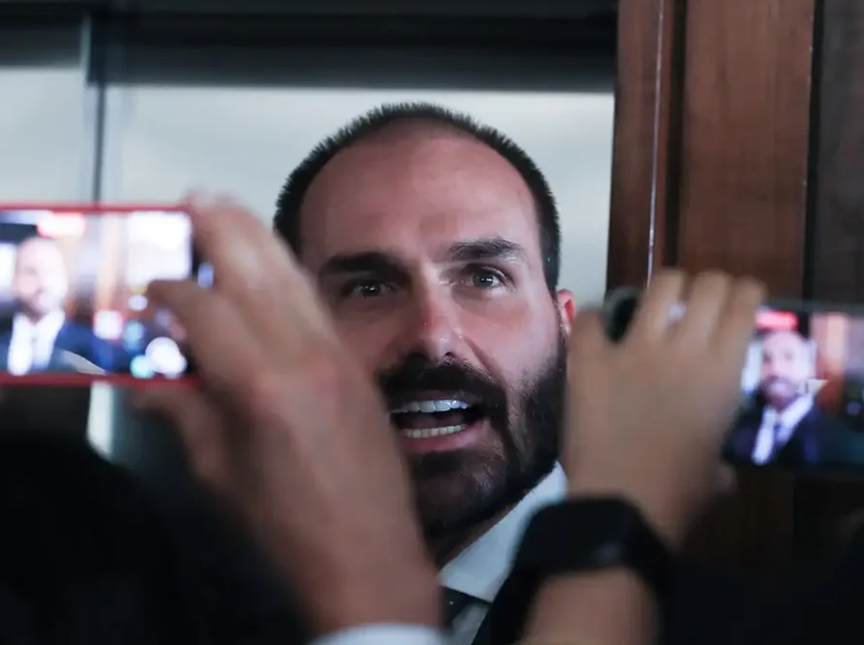 Eduardo foi condenado por unanimidade pela Primeira Turma, em junho, por tentativa de interfer&ecirc;ncia no processo que condenou seu pai por tentativa de golpe de Estado