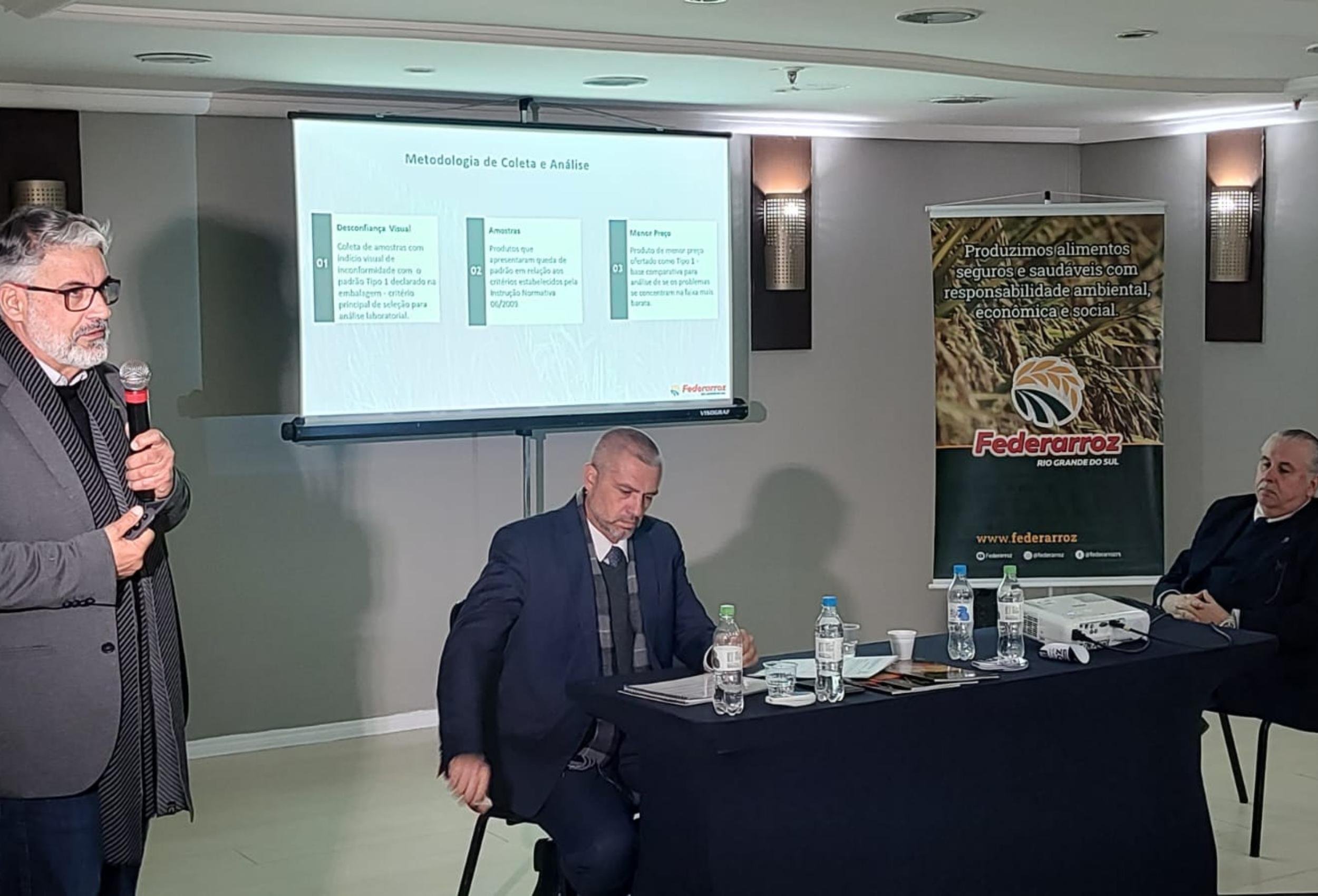 Nunes (com o microfone): "&Eacute; importante frisar que esse n&uacute;mero n&atilde;o representa todo o arroz oferecido nas prateleiras"