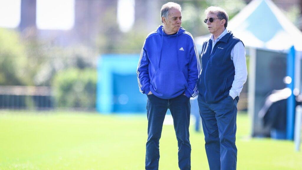 Paulo Pelaipe e Odorico Roman em treino do Gr&ecirc;mio