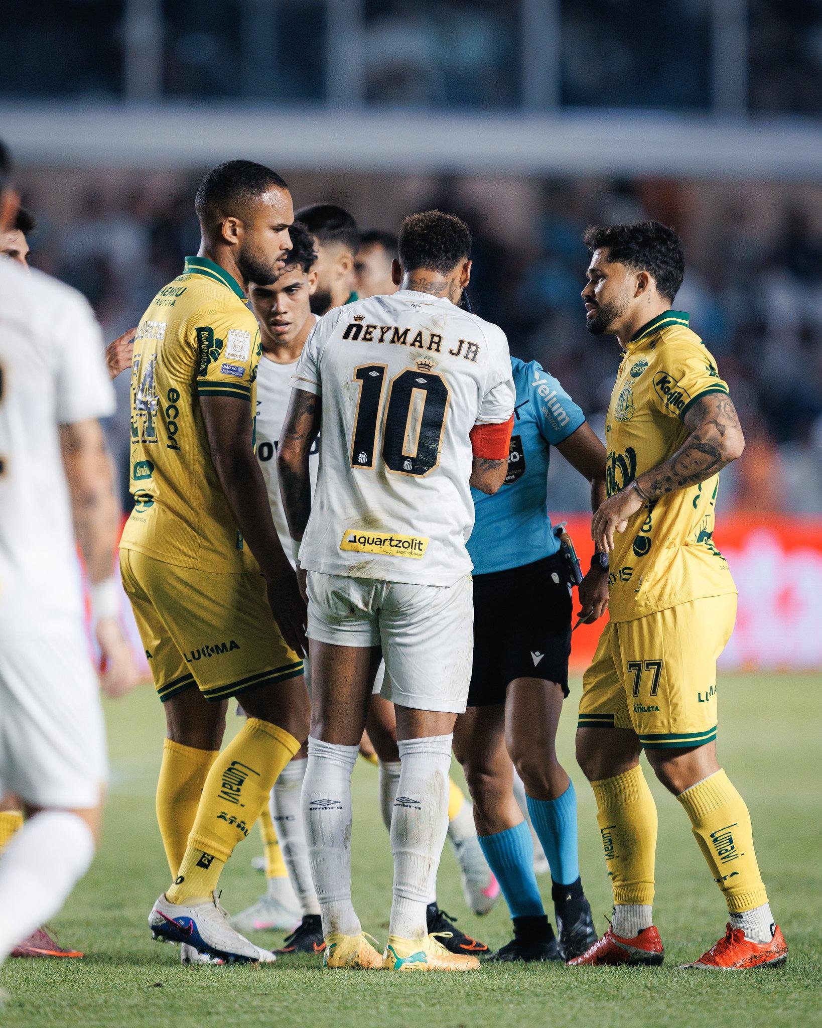 Conflitos marcaram a partida entre Santos e Mirassol