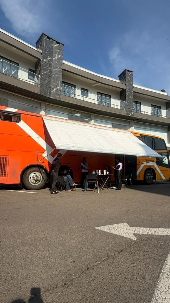 &Ocirc;nibus ficou estacionado na Secretaria da Mulher, em frente &agrave; prefeitura de Parob&eacute;