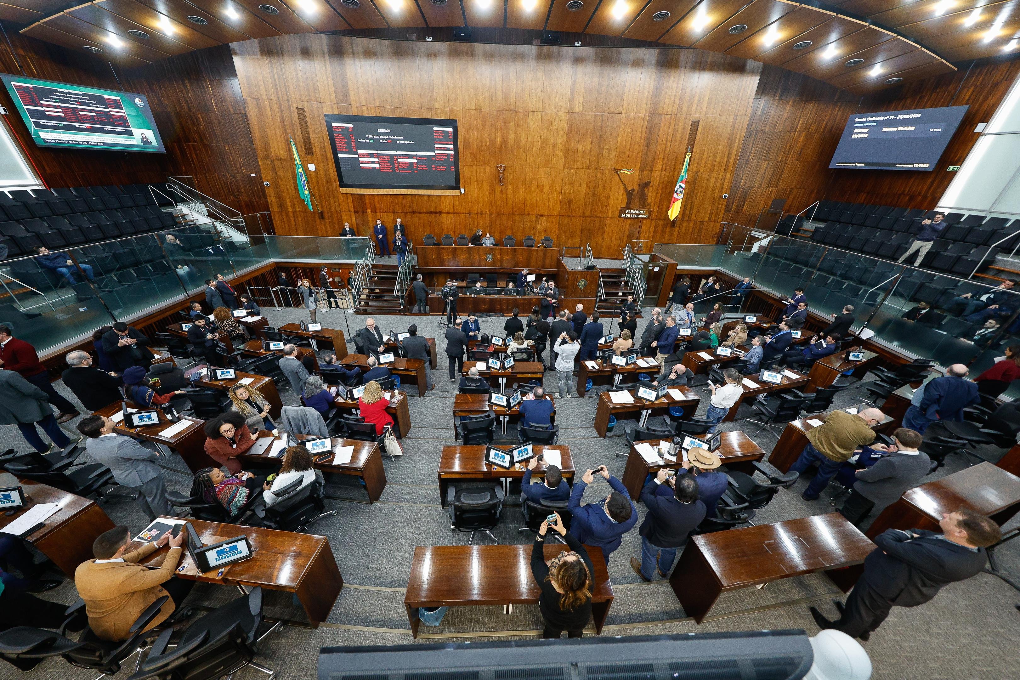 Eleitor ga&uacute;cho define em 4 de outubro quem ocupa as 55 cadeiras do Legislativo estadual a partir de 2027
