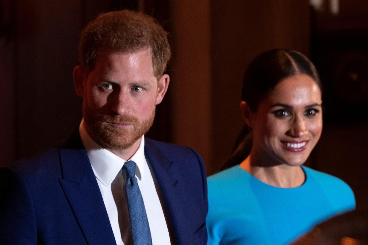 Pr&iacute;ncipe Harry  deixou o Pa&iacute;s e renunciou &agrave;s suas obriga&ccedil;&otilde;es como membro da realeza em 2020, devido a uma disputa na fam&iacute;lia real