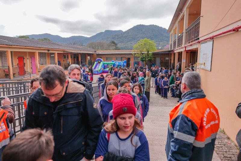 Moradores e a comunidade escolar do bairro Jo&atilde;o Goulart participaram do primeiro dia da iniciativa