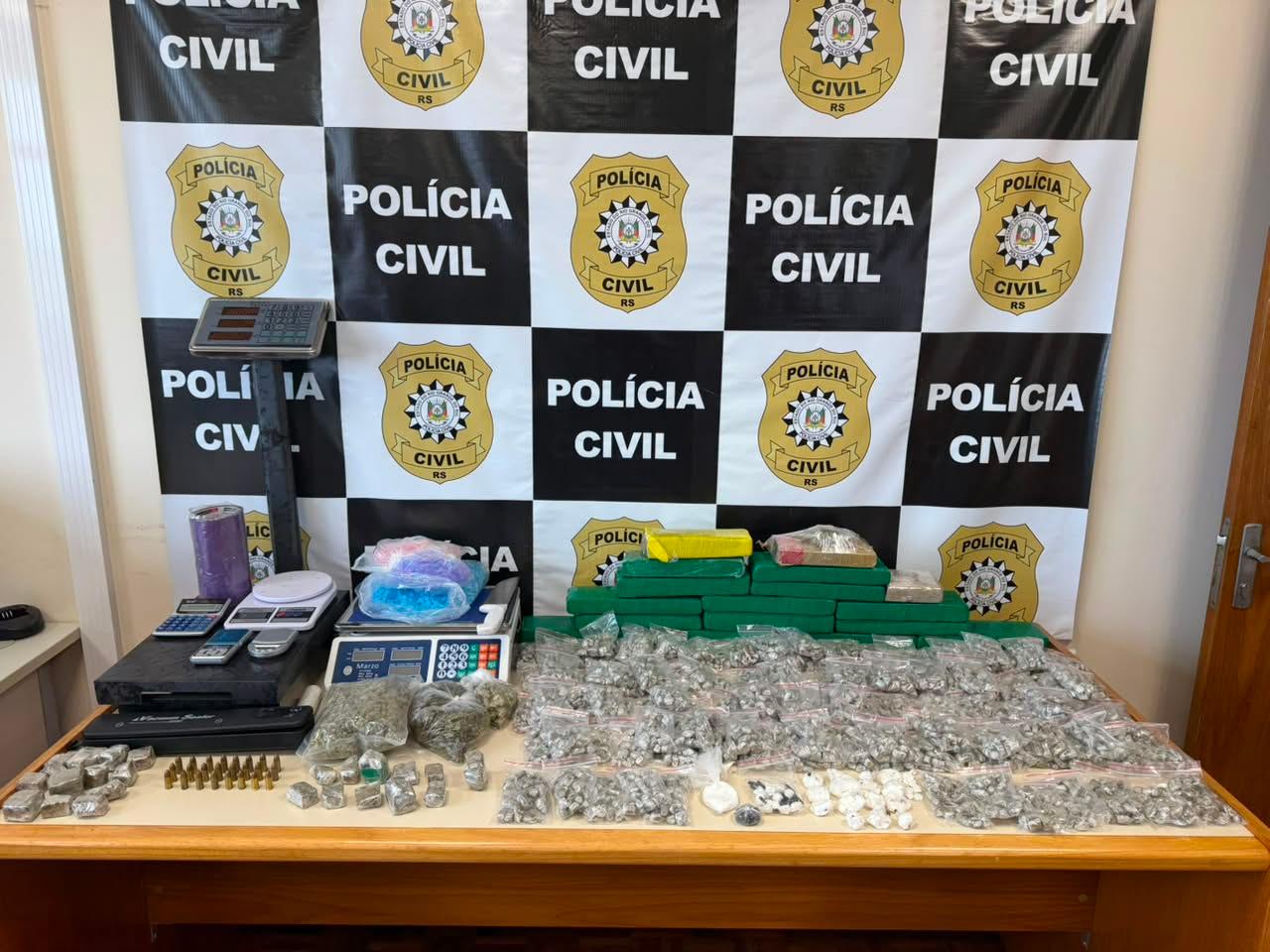 Segundo a investiga&ccedil;&atilde;o, casa do investigado funcionava um ponto de armazenamento e distribui&ccedil;&atilde;o de drogas