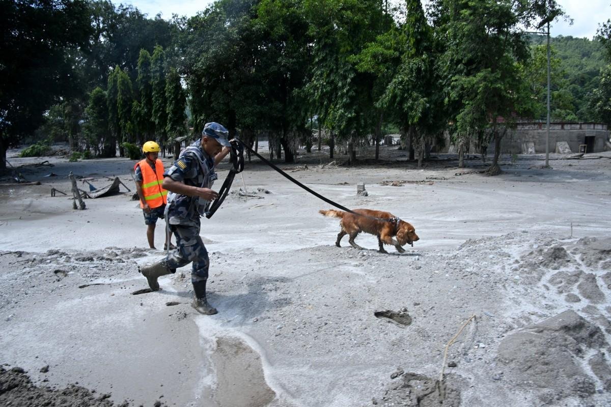Autoridades buscam por desaparecidos no Nepal