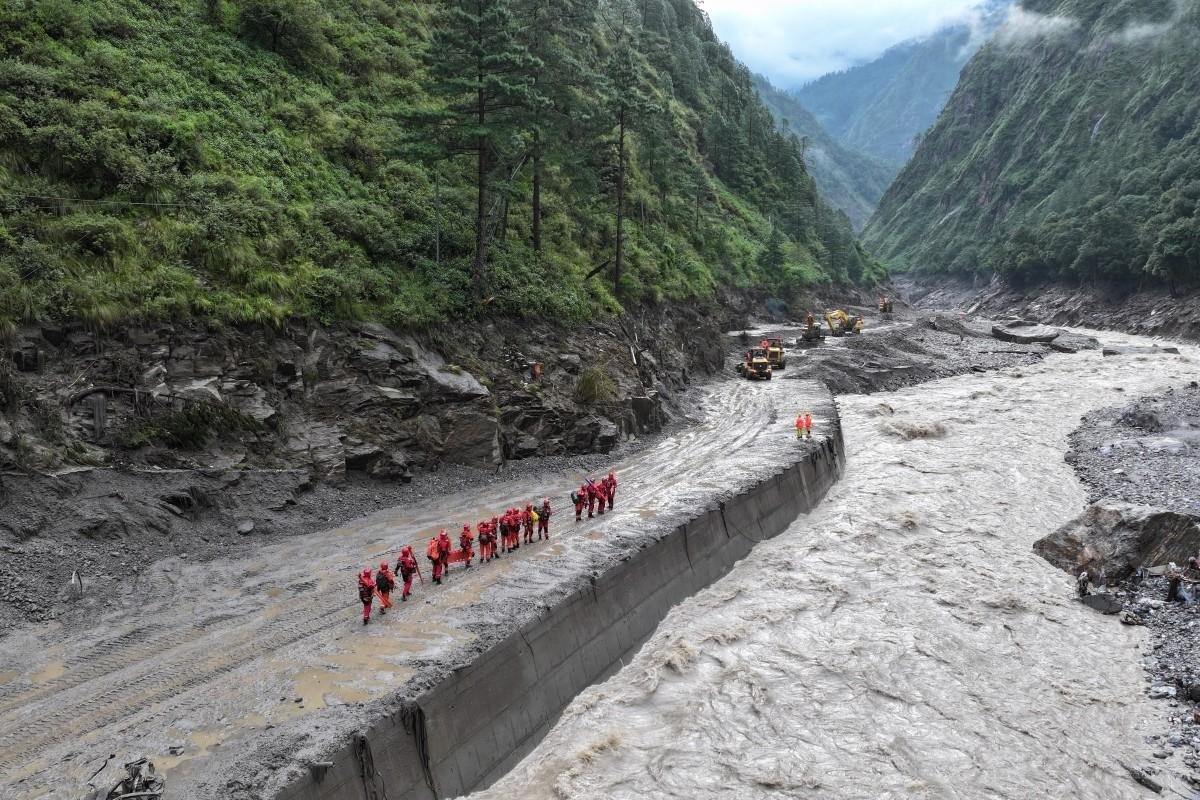 N&uacute;mero de mortos em avalanche no Nepal passa dos 540