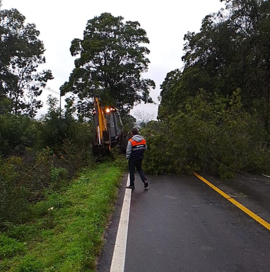 Tr&aacute;fego fica restrito em trechos por alagamentos, queda de barreiras e desmoronamento em rodovias ga&uacute;chas