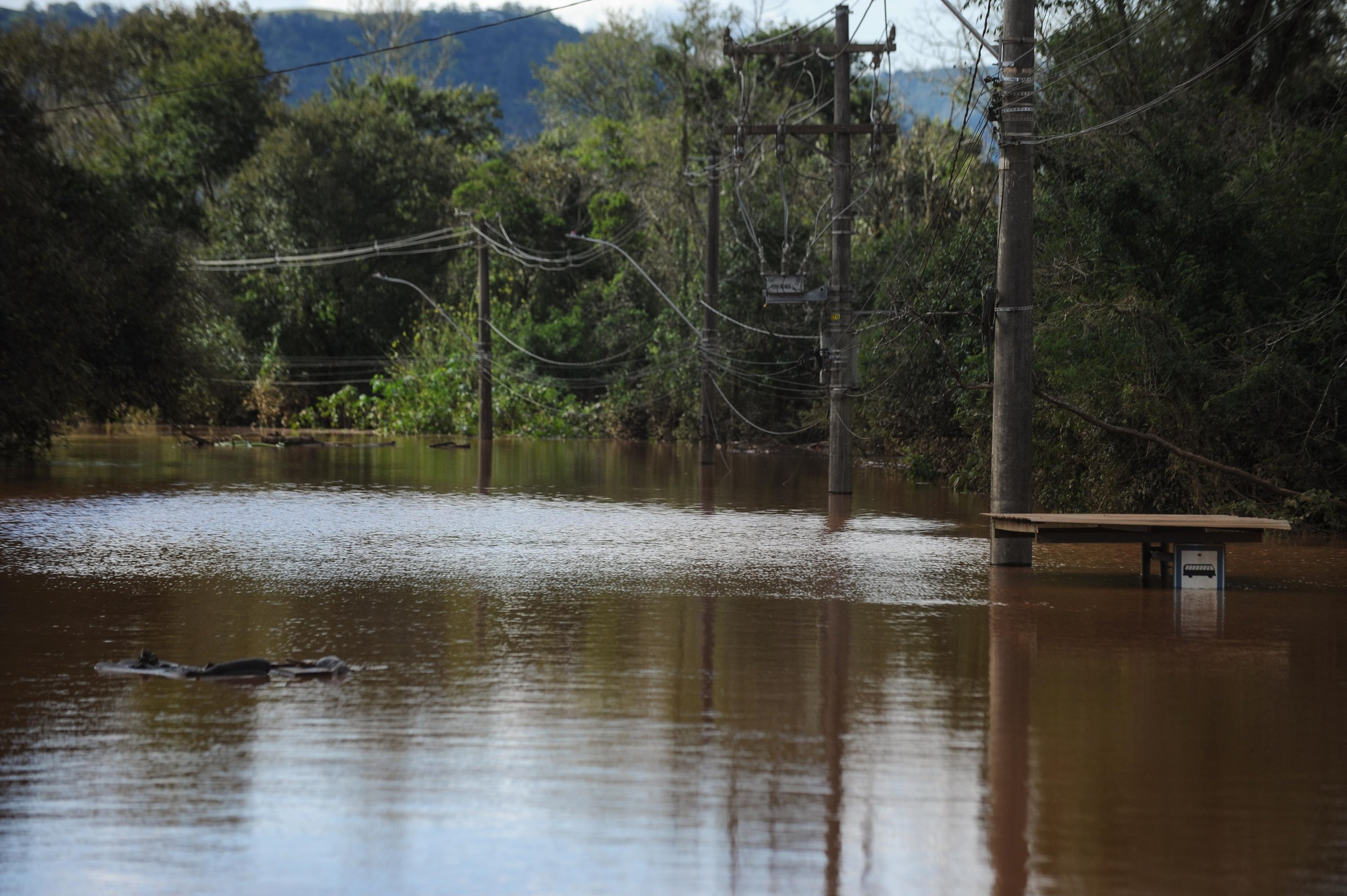 Rio Taquari tem risco de enchente por conta da chuva em excesso que atinge o RS