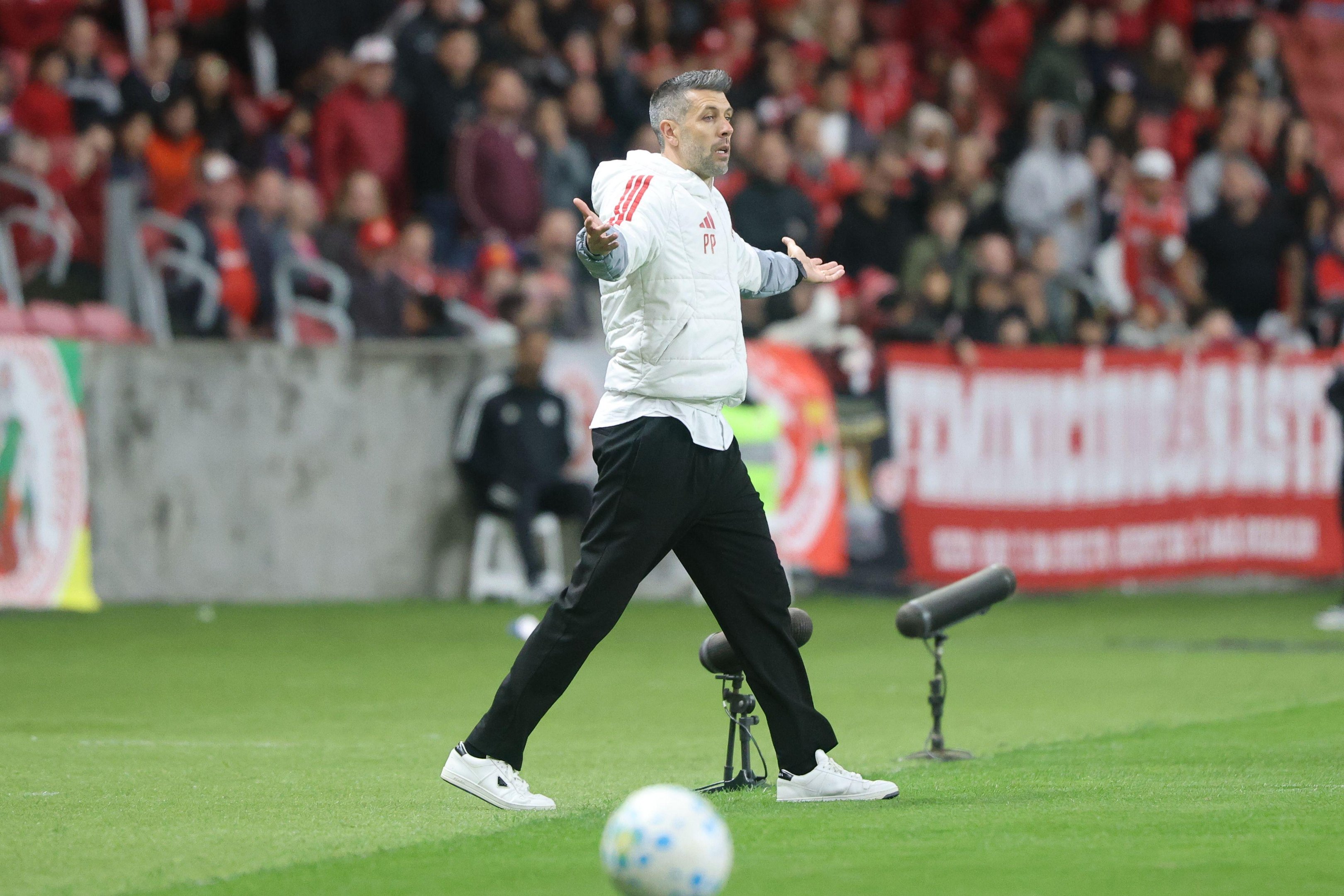 Paulo Pezzolano n&atilde;o atravessa bom momento no comando do Inter