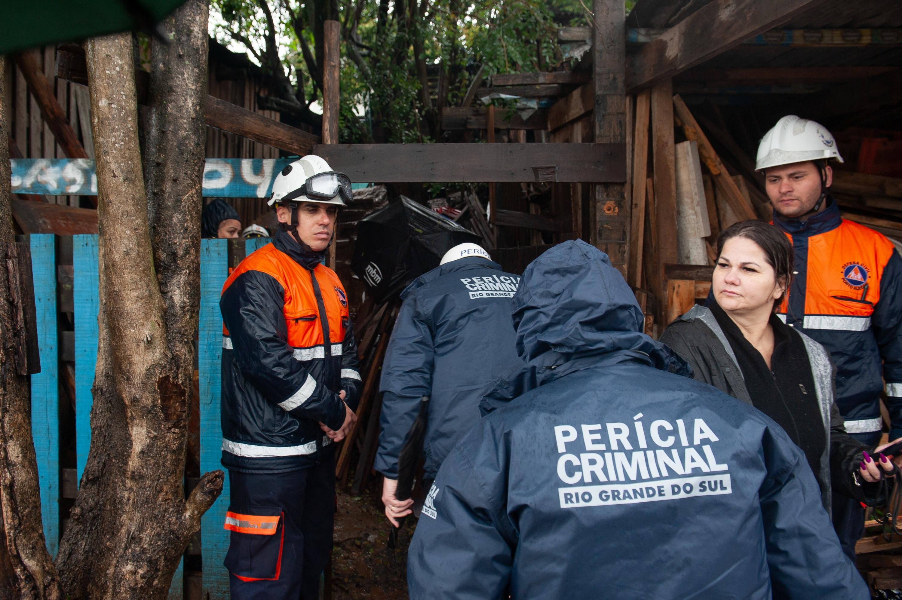 Menino de sete anos morreu ap&oacute;s &aacute;rvore cair sobre a casa da fam&iacute;lia