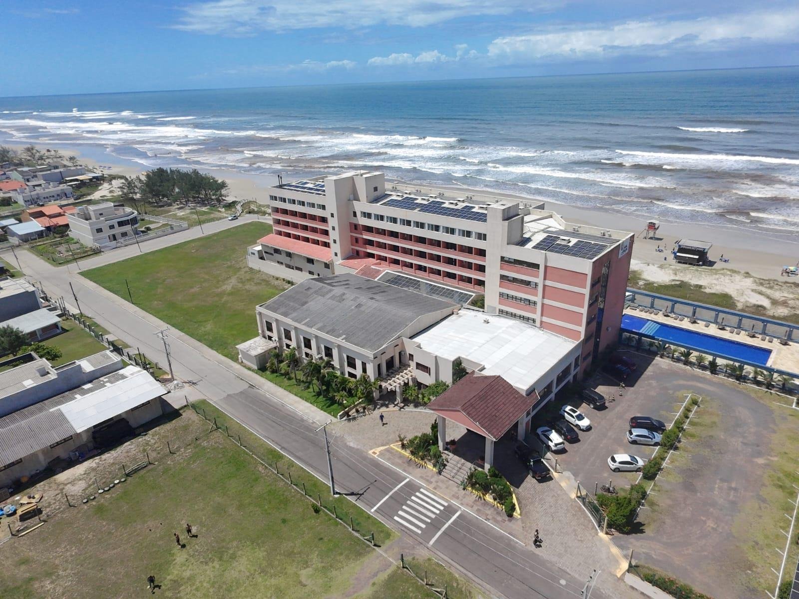 Hotel Ara&ccedil;&aacute; est&aacute; localizado no balne&aacute;rio Ara&ccedil;&aacute;, em frente ao mar, em Cap&atilde;o da Canoa