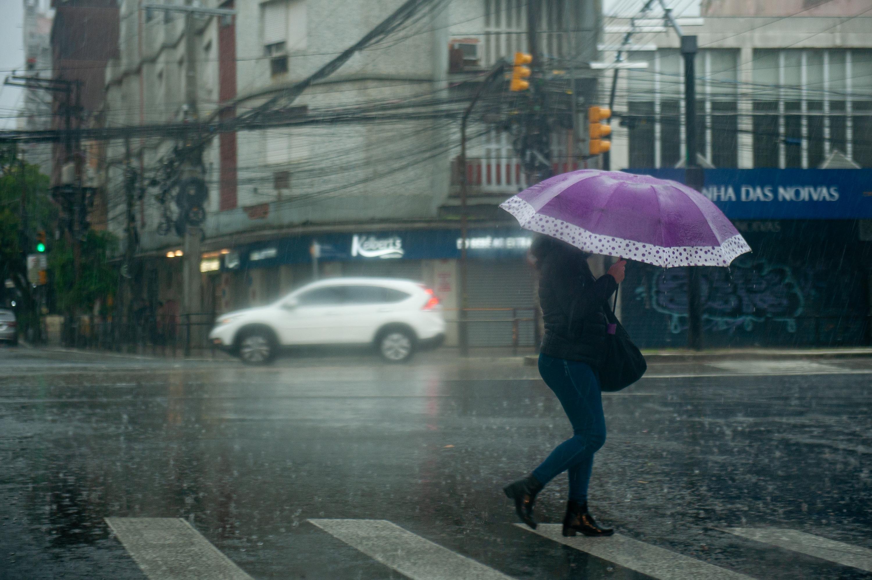 Chuva persiste neste s&aacute;bado com for&ccedil;a na Metade Norte do RS