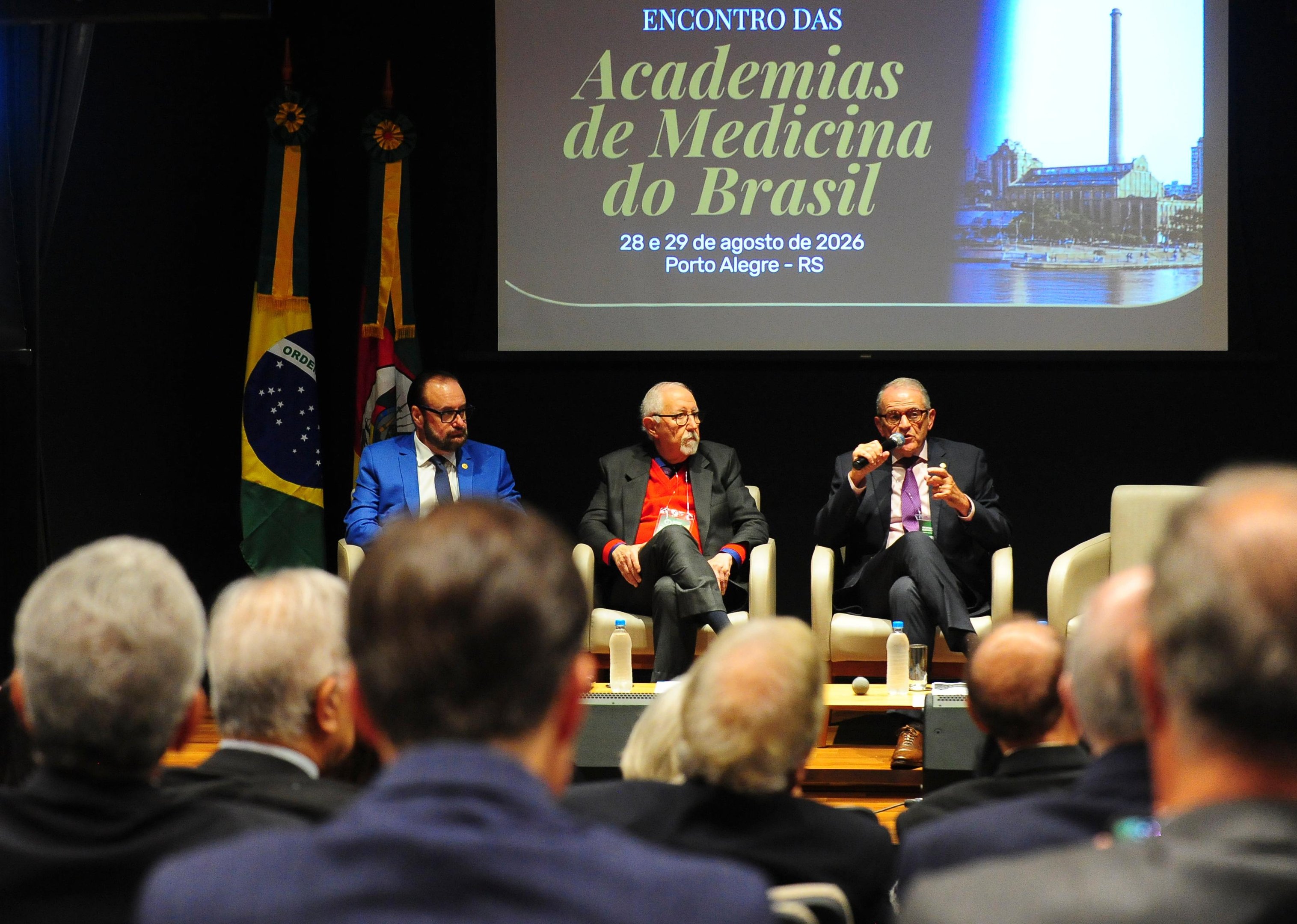 Entre as propostas sugeridas est&aacute; a cria&ccedil;&atilde;o de exame para concess&atilde;o do registro m&eacute;dico