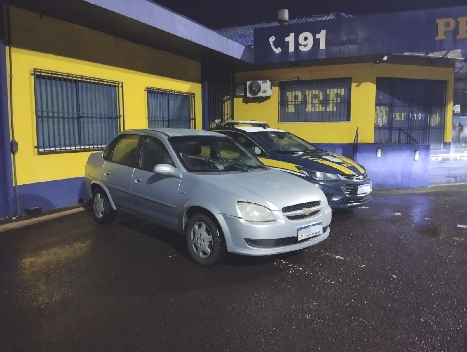 PRF apreendeu pe&ccedil;as para a montagem de fuzis transportados em um Corsa