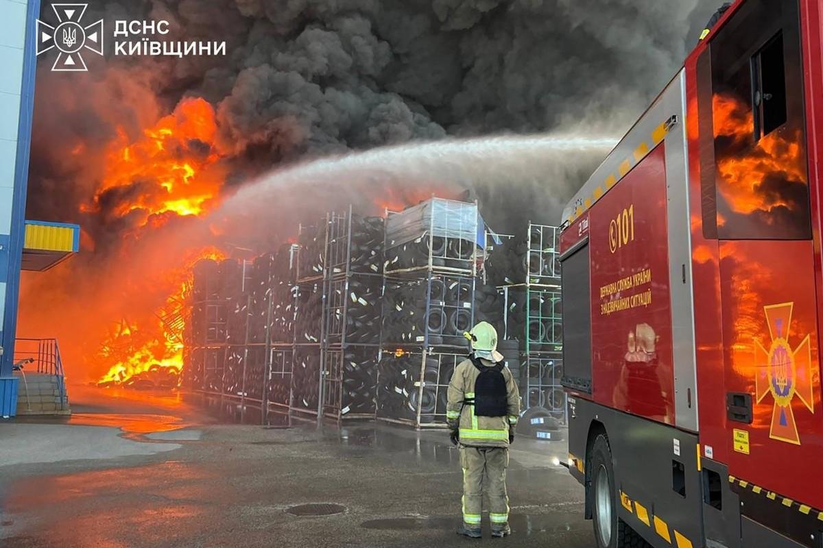 Ataque russo a dep&oacute;sito perto de Kiev deixa 37 pessoas mortas