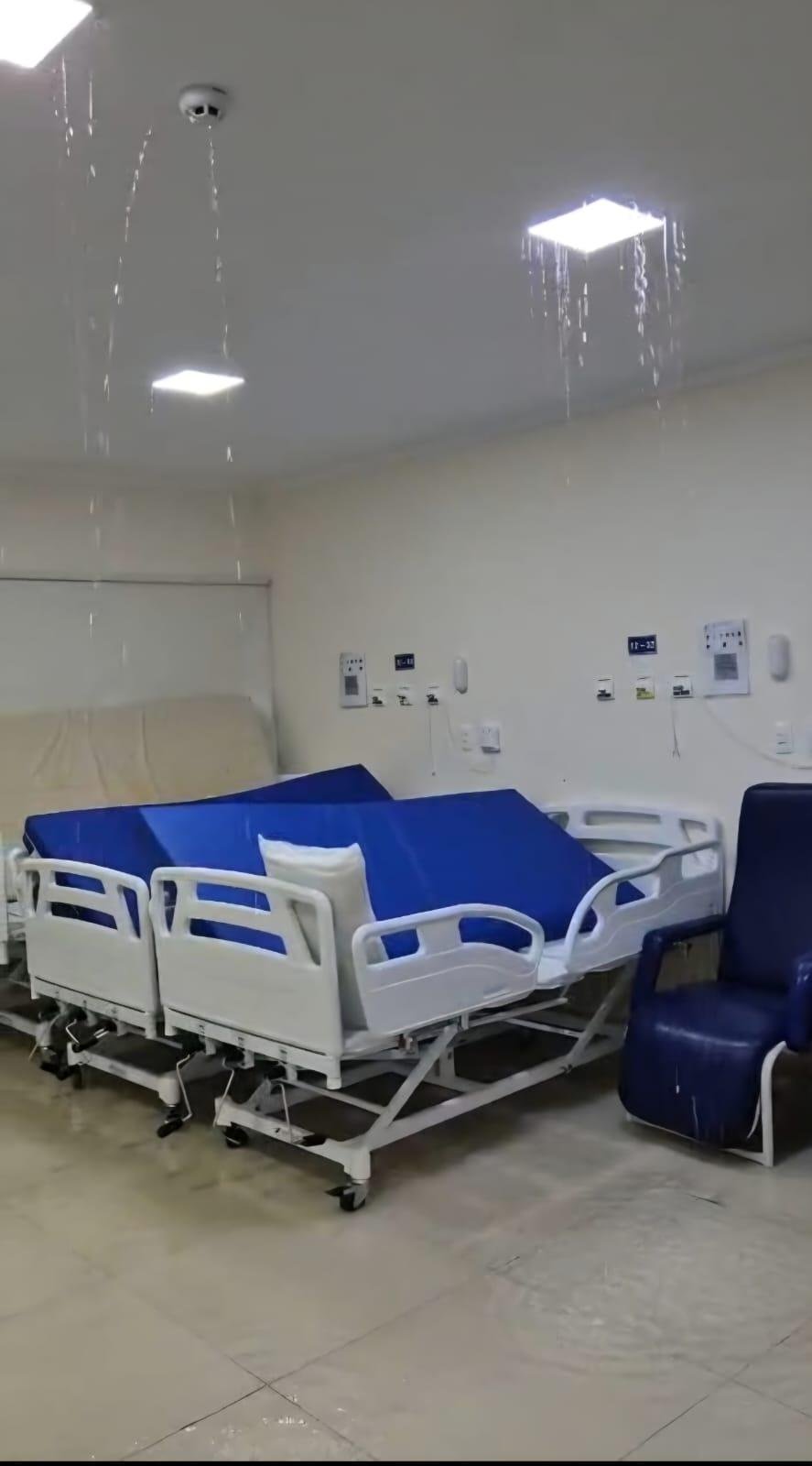 Ap&oacute;s o alagamento, cerca de 10 quartos do  Hospital Santa Rita  precisaram ser interditados
