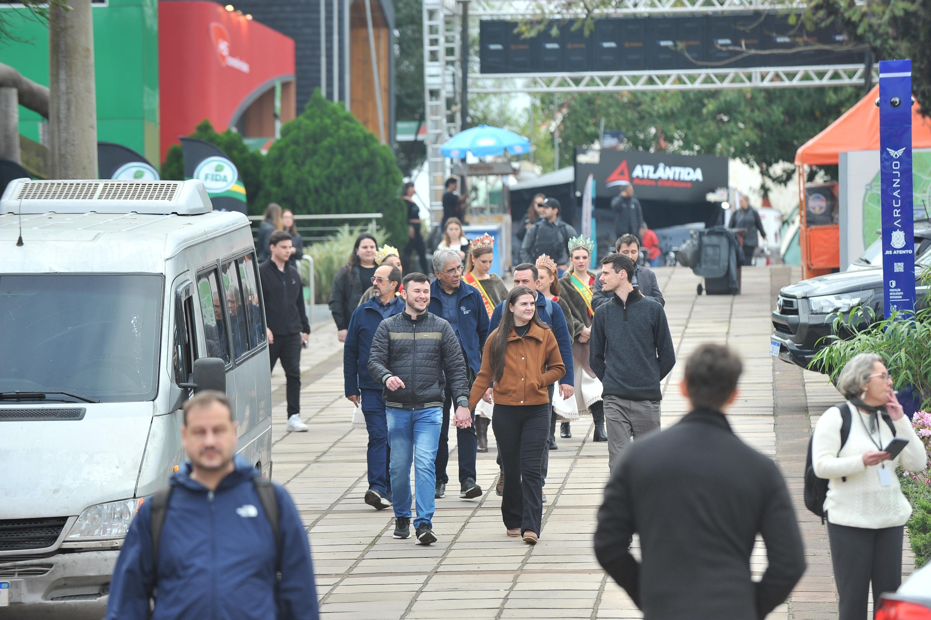 Movimento de p&uacute;blico no Domingo pela manh&atilde; na Expointer 2026
