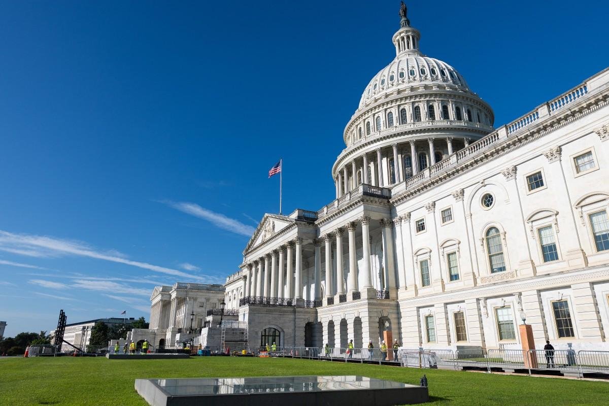 Governo americano pressionou gigantes da tecnologia como Google, Microsoft, Meta, Oracle, xAI, OpenAI e Amazon a assinarem um "compromisso de prote&ccedil;&atilde;o aos usu&aacute;rios"