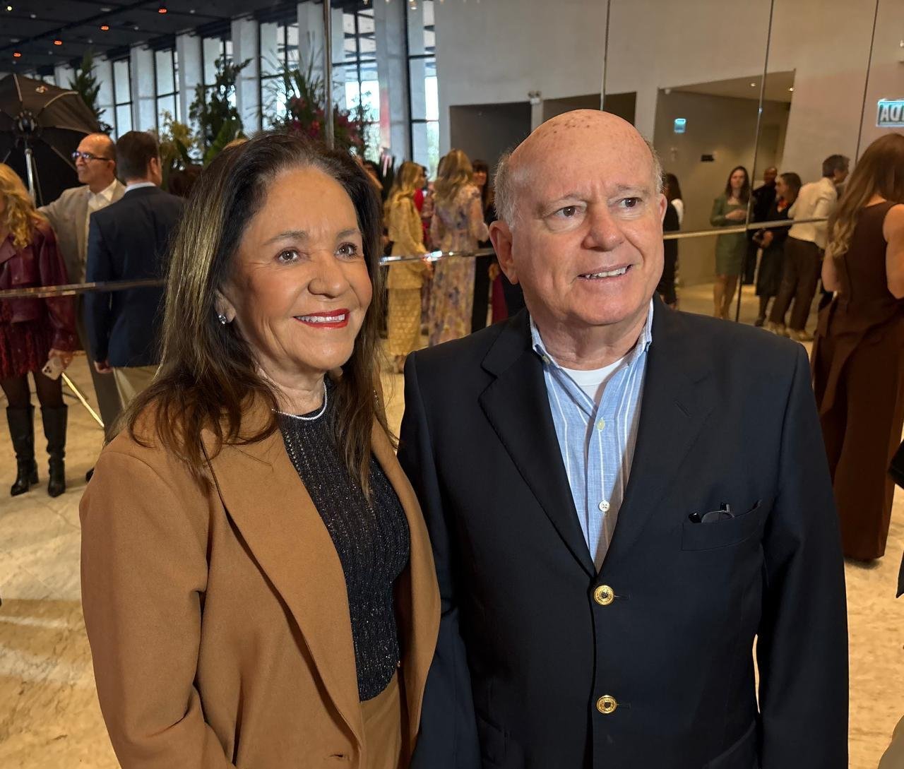 Waleska e Jos&eacute; Luis Pires prestigiaram a 'Feijoada Solid&aacute;ria', em benef&iacute;cio da Liga Femina de Combate ao C&acirc;ncer