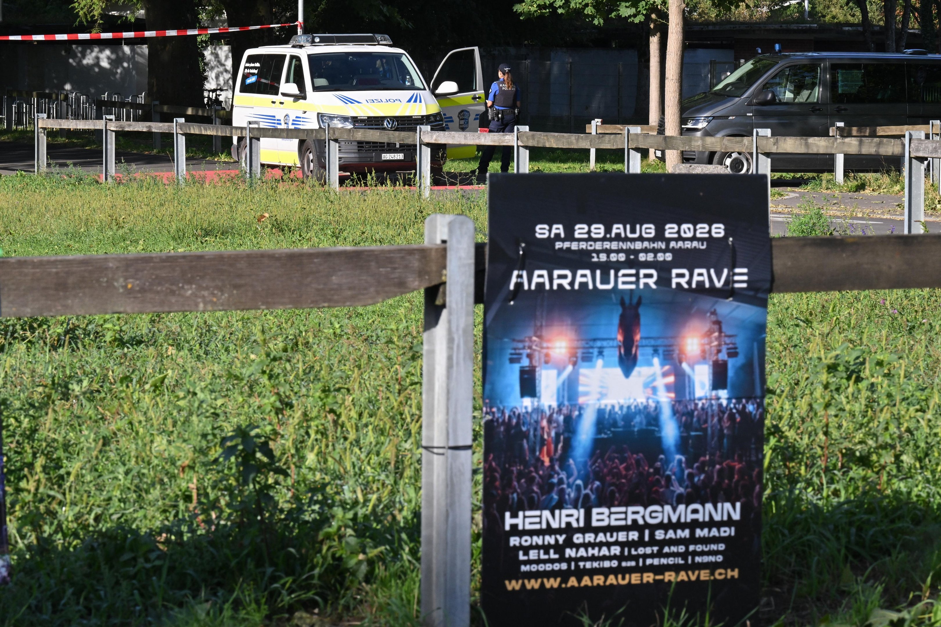 Ataque em rave deixa uma mulher morta na Su&iacute;&ccedil;a
