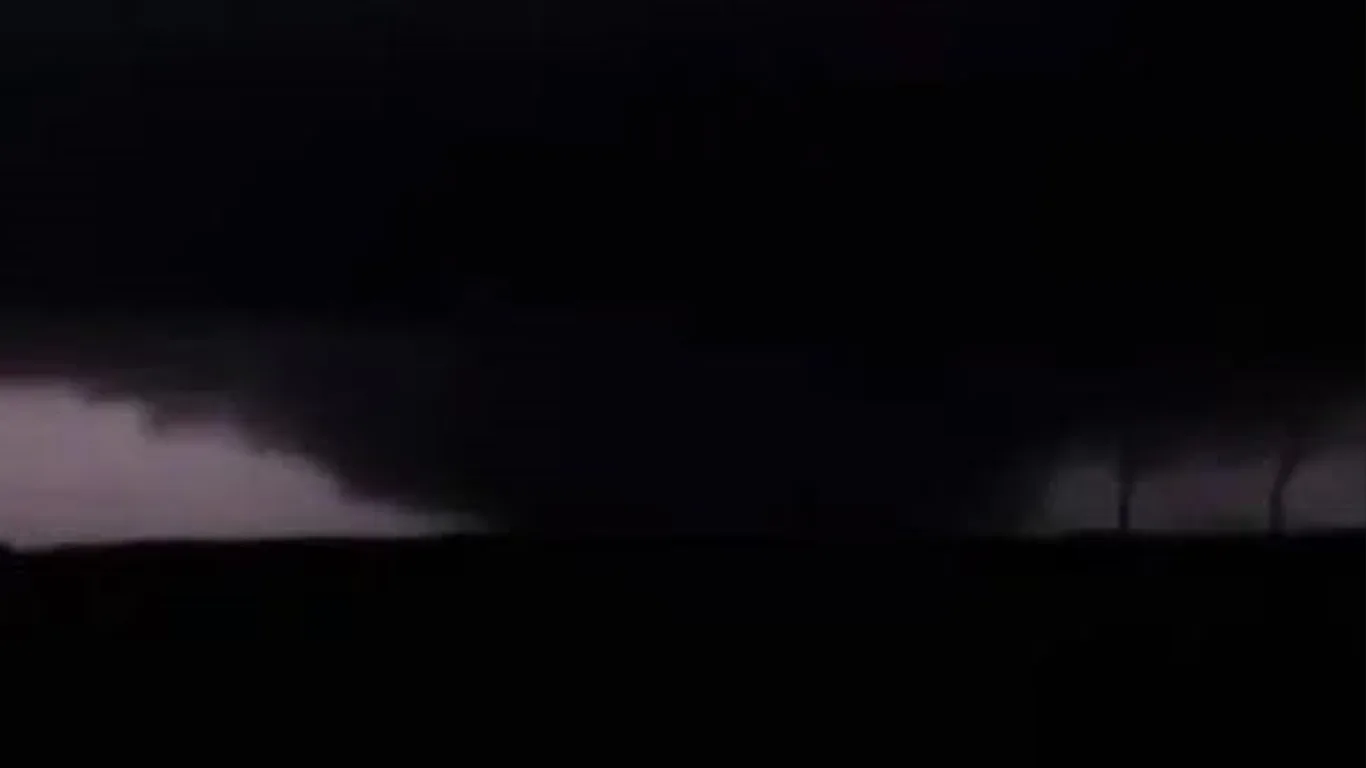 O registro do tornado do tipo &ldquo;wedge&rdquo; no Oeste catarinense foi feito por um grupo de ca&ccedil;adores de tempestades que acompanhava as tempestades na regi&atilde;o