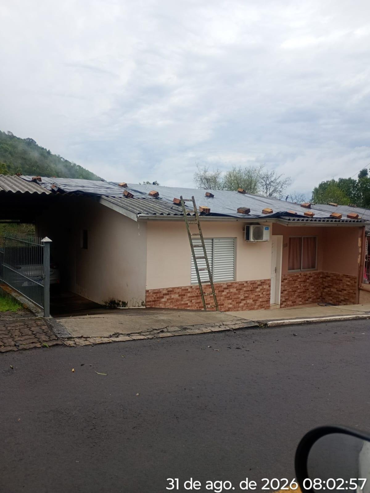 Cerca de 300 casas foram atingidas pelo granizo na manh&atilde; desta segunda-feira em Tr&ecirc;s Arroios