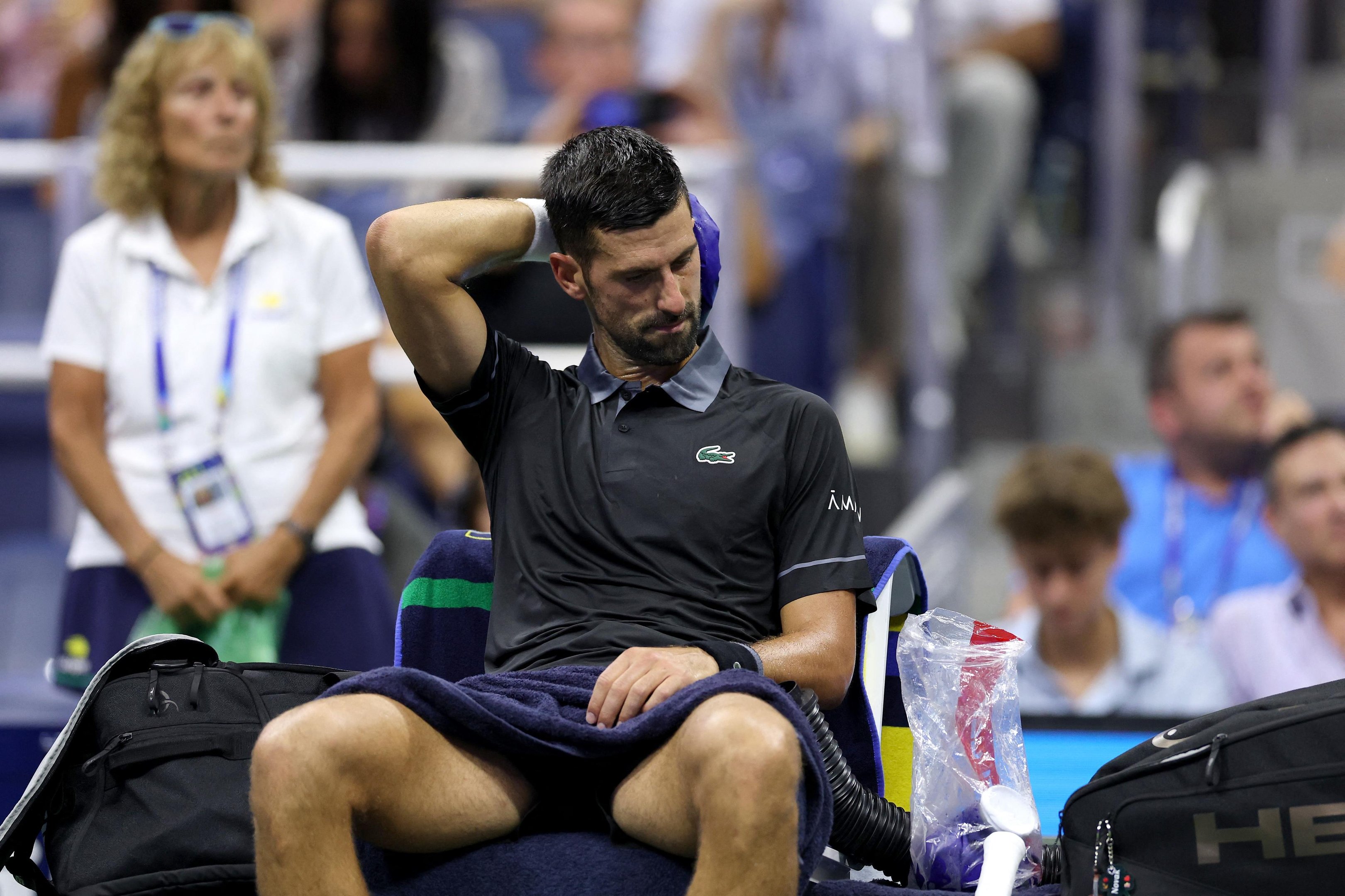Apesar do sofrimento, Djokovic n&atilde;o abandonou a partida
