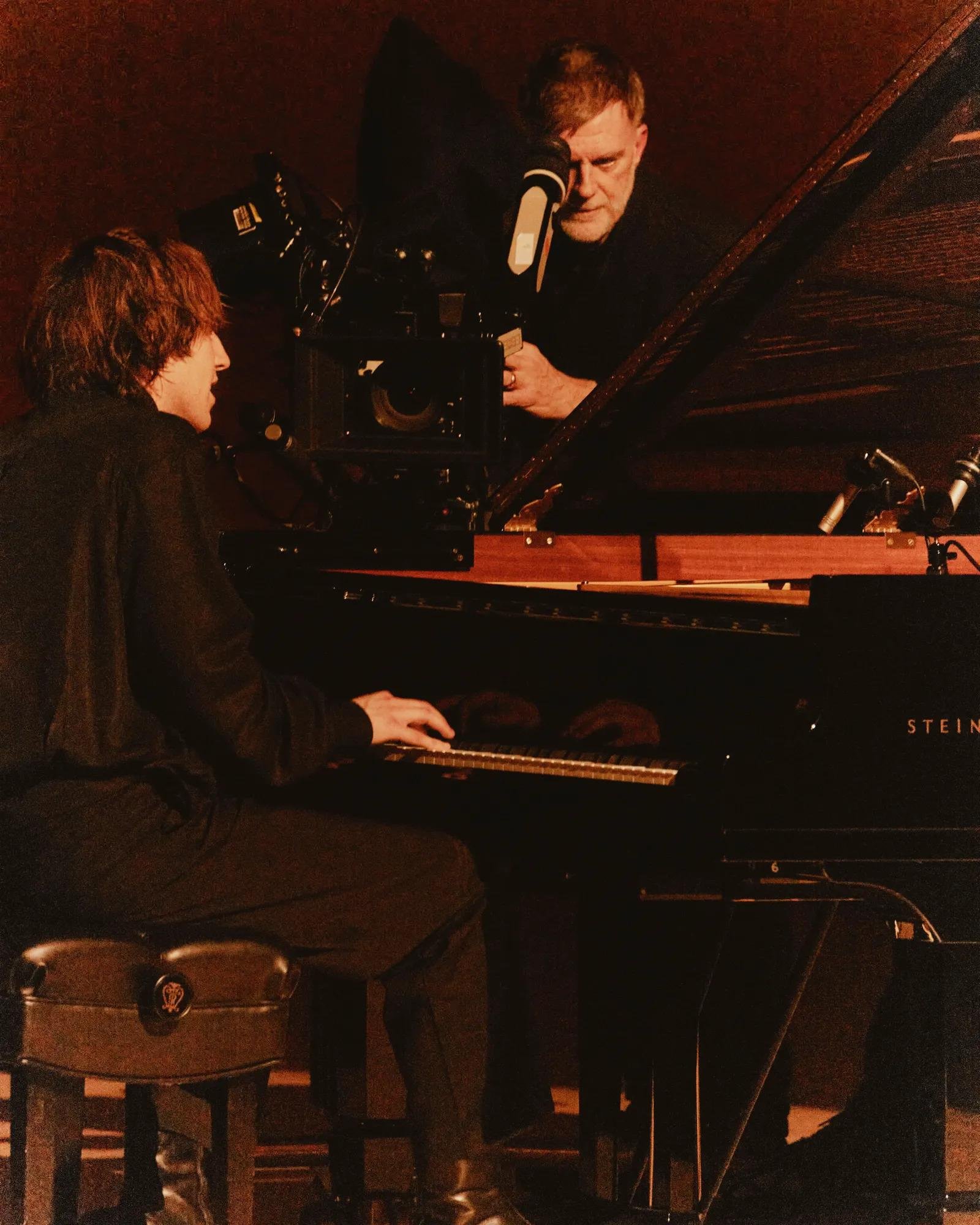 O filme-concerto que registra a apresenta&ccedil;&atilde;o solo de Cameron Winter &eacute; dirigido por Paul Thomas Anderson