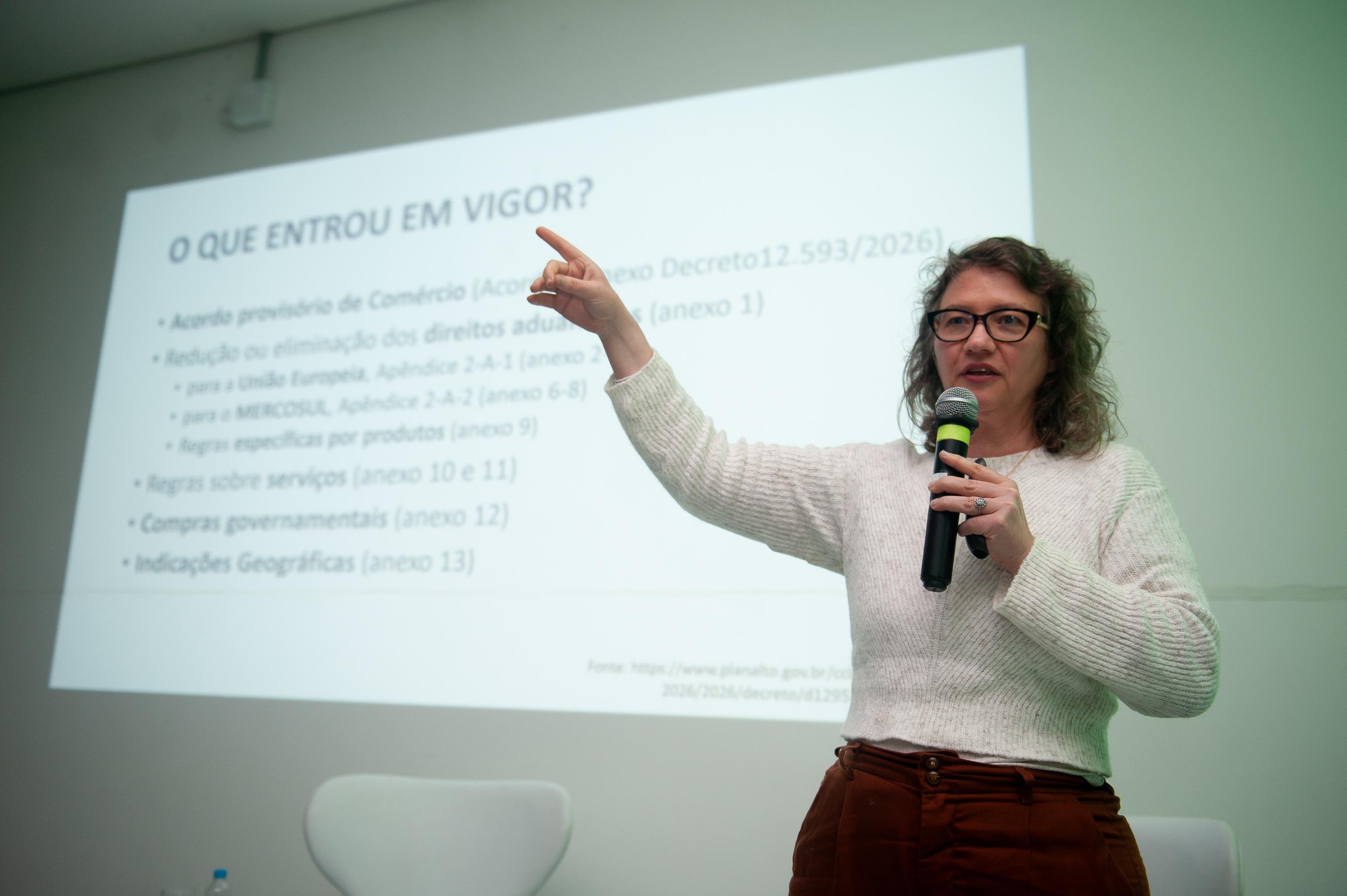 Palestra &ldquo;Origem que Gera Valor: Oportunidades e Desafios no Acordo Uni&atilde;o Europeia&ndash;Mercosul&rdquo;, da pesquisadora Kelly Bruch
