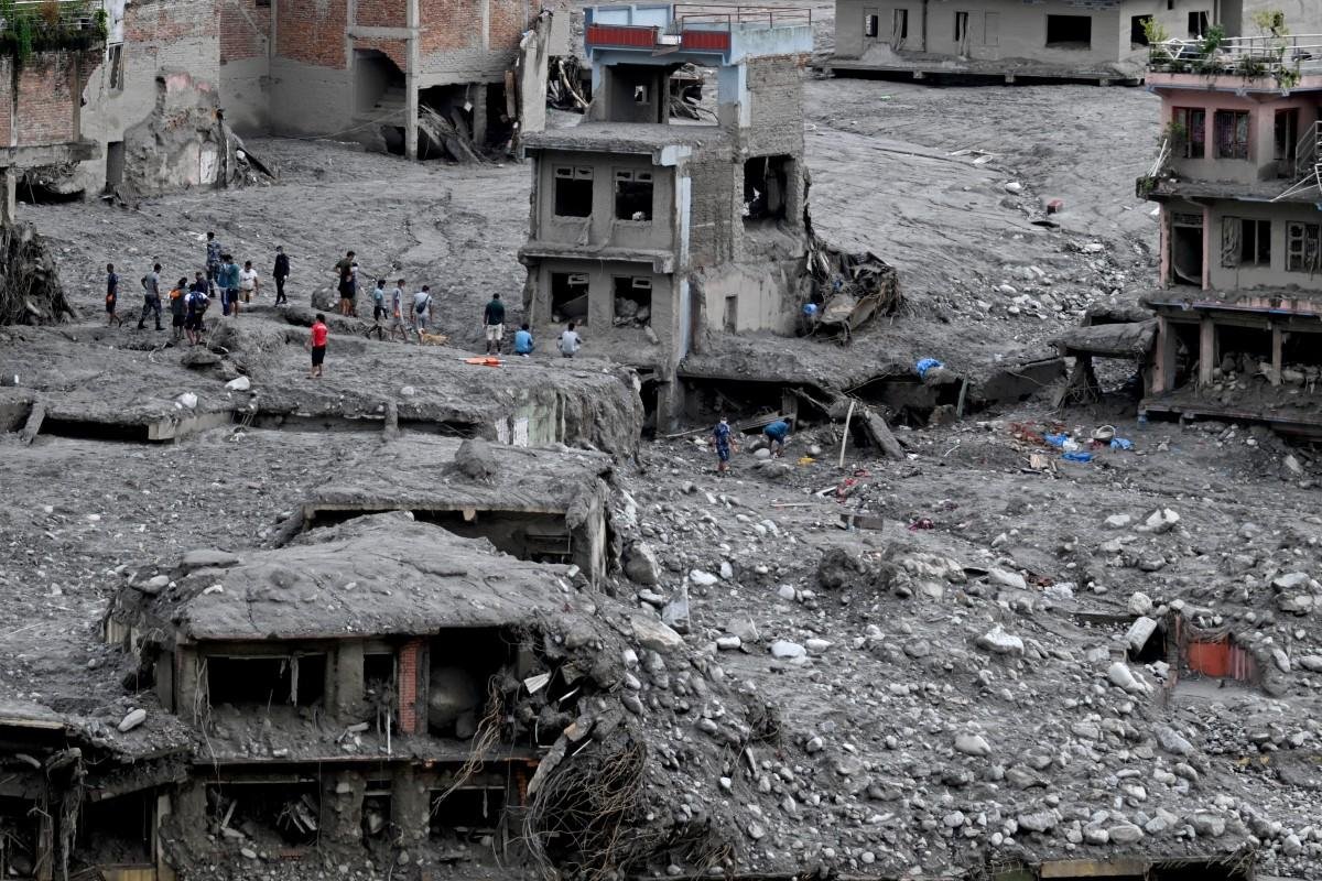 N&uacute;mero de mortos por avalanche no Nepal e no Tibete ultrapassa 1 mil