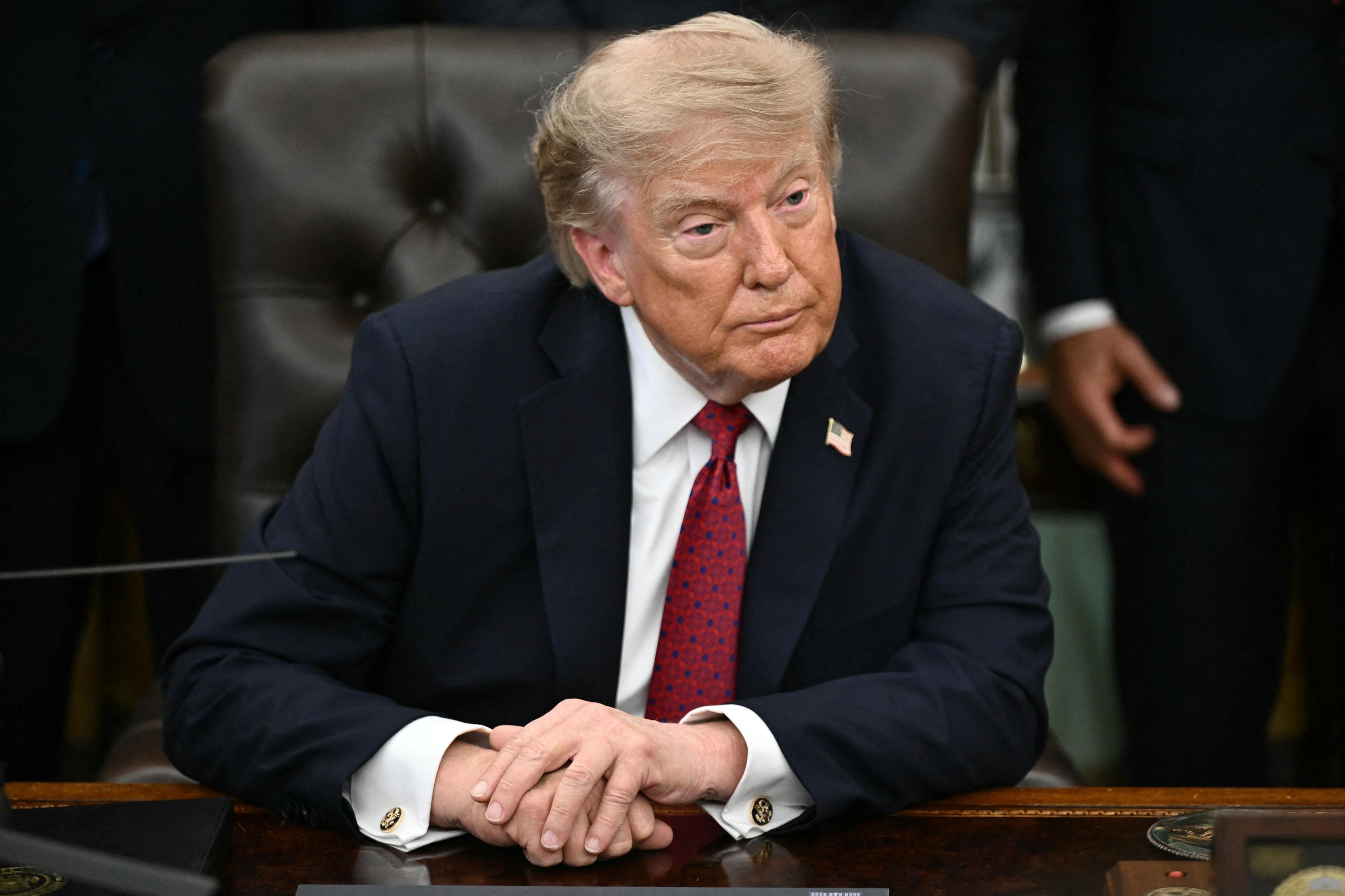 Trump disse que os ataques perto do estreito de Ormuz foram uma resposta &agrave;s minas que Teer&atilde; colocou no local e ao lan&ccedil;amento de m&iacute;sseis contra uma base americana na Jord&acirc;nia.