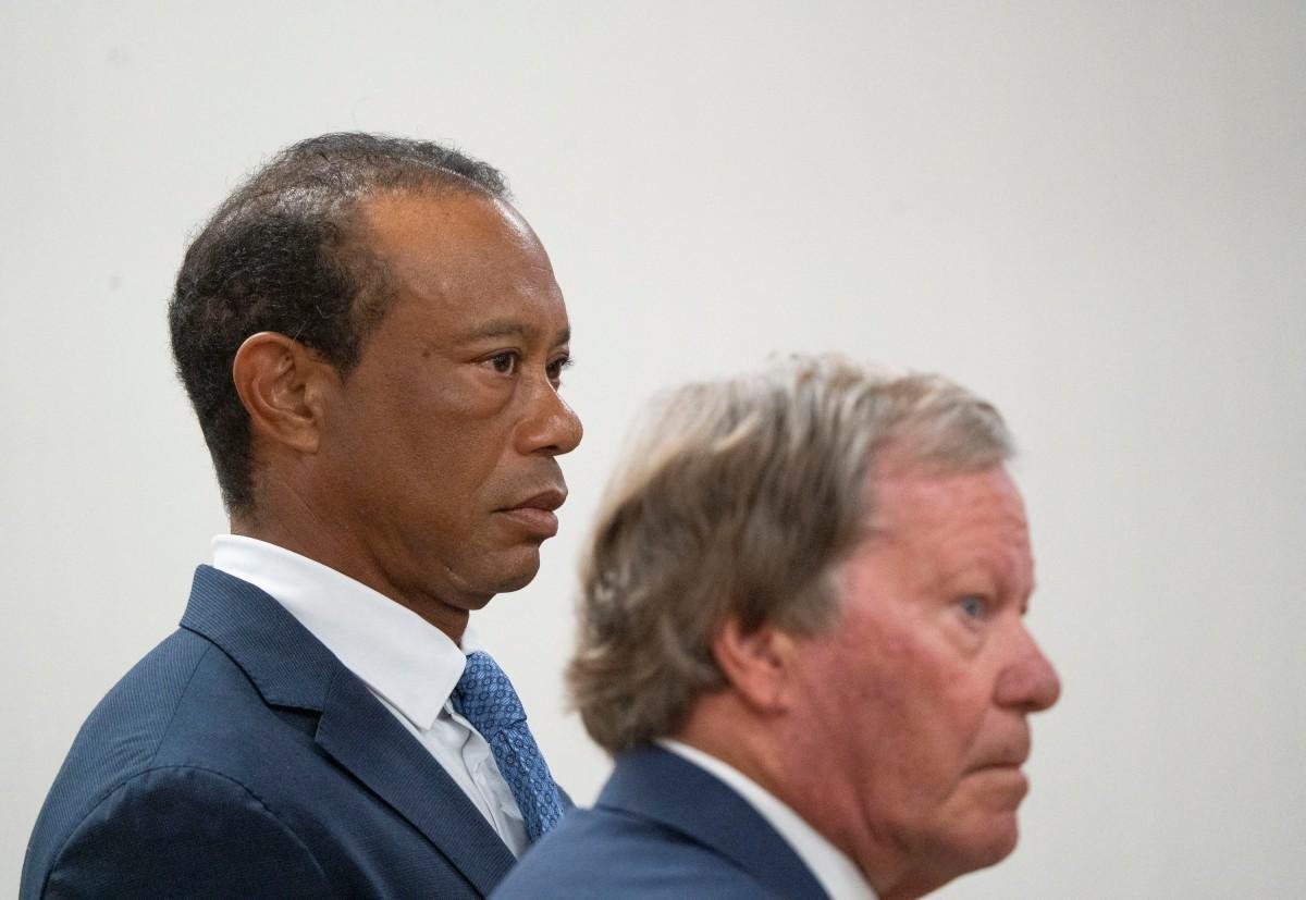 Tiger Woods se declara culpado por&nbsp;dire&ccedil;&atilde;o imprudente ap&oacute;s acidente de carro nos EUA