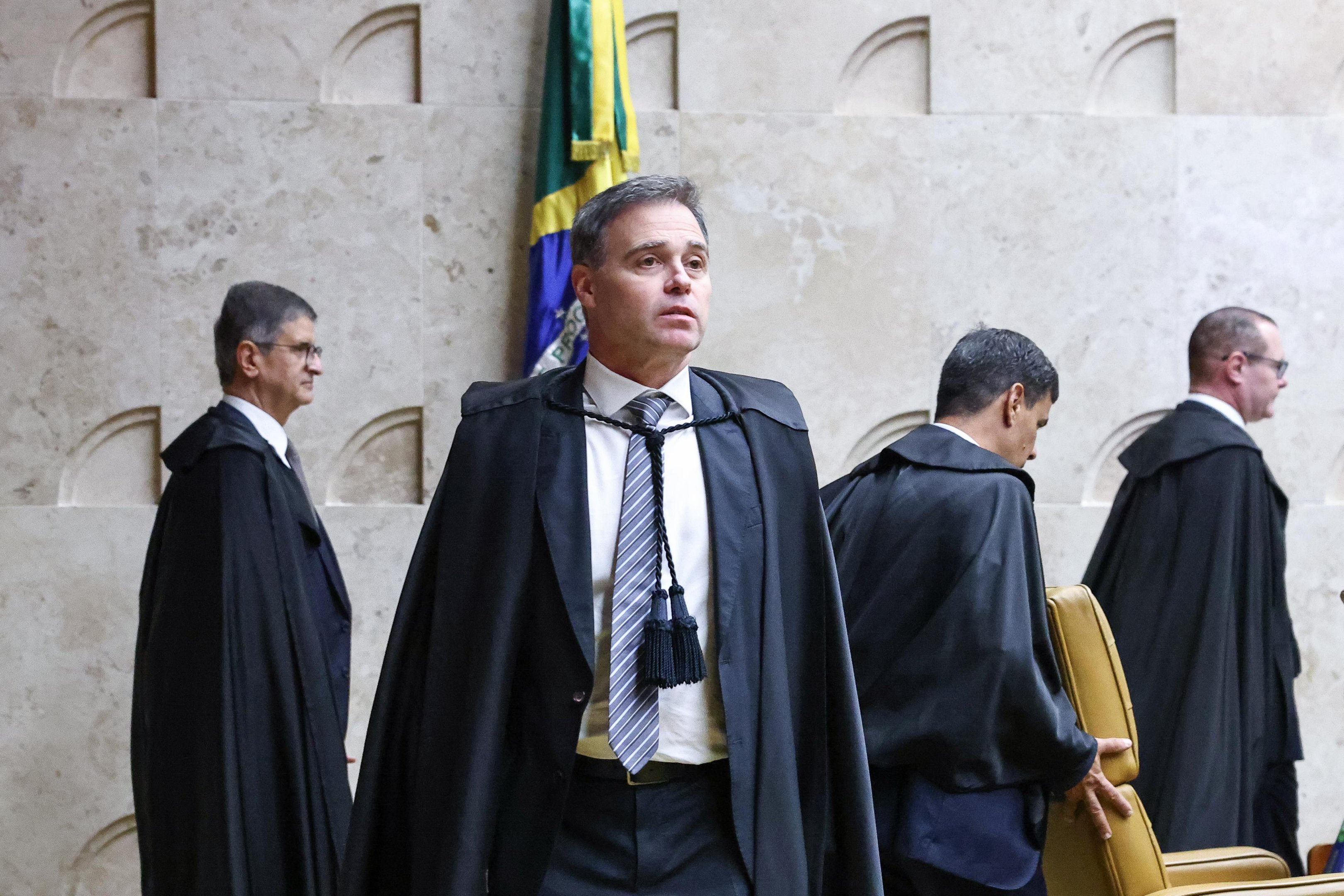 Relat&oacute;rio, produzido pela PF por determina&ccedil;&atilde;o de Mendon&ccedil;a, teve o sigilo levantado ap&oacute;s a imprensa revelar o conte&uacute;do das conversas extra&iacute;das do celular do empres&aacute;rio