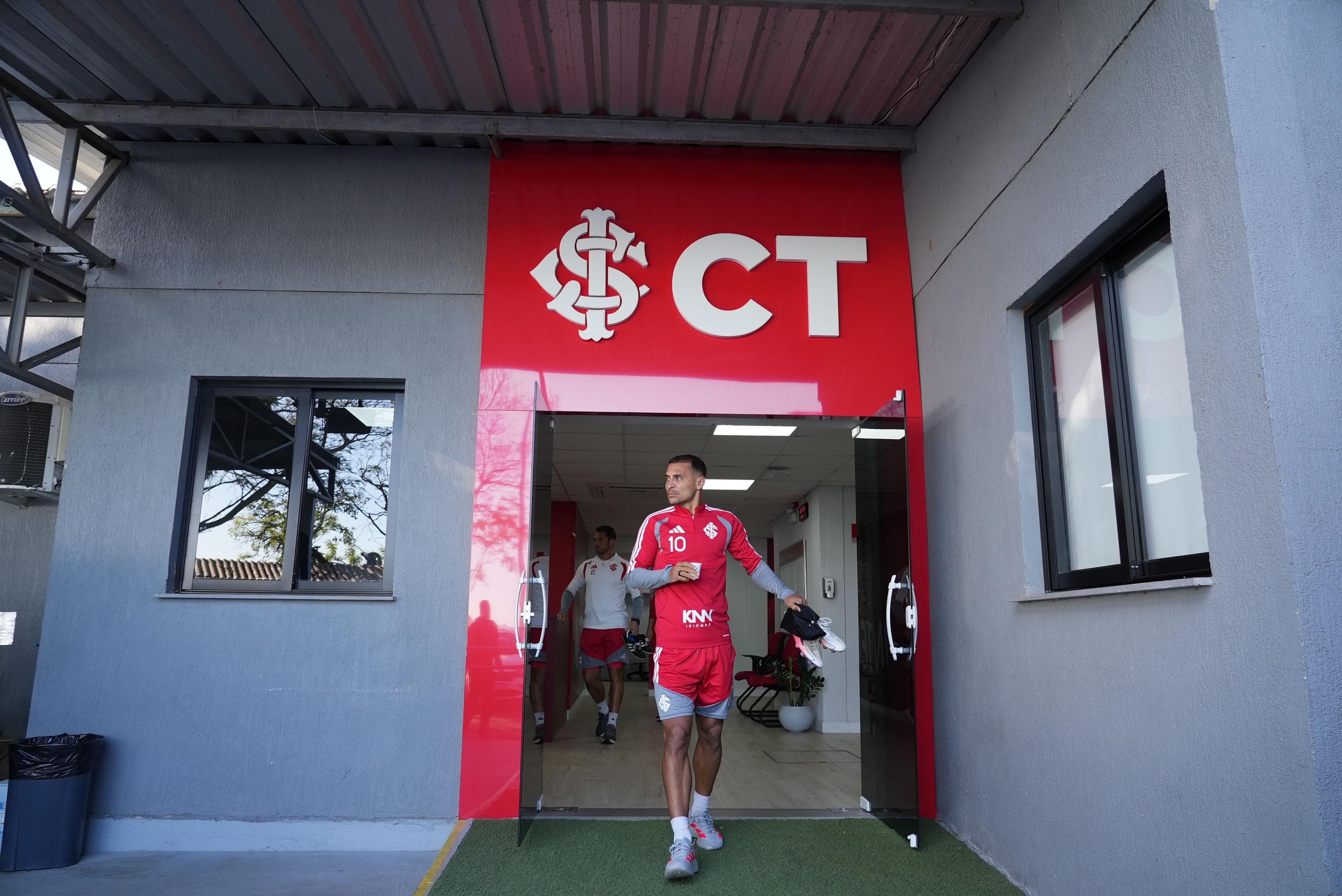Alan Patrick &eacute; uma das esperan&ccedil;as da torcida, mas n&atilde;o tem presen&ccedil;a garantida no Gre-Nal