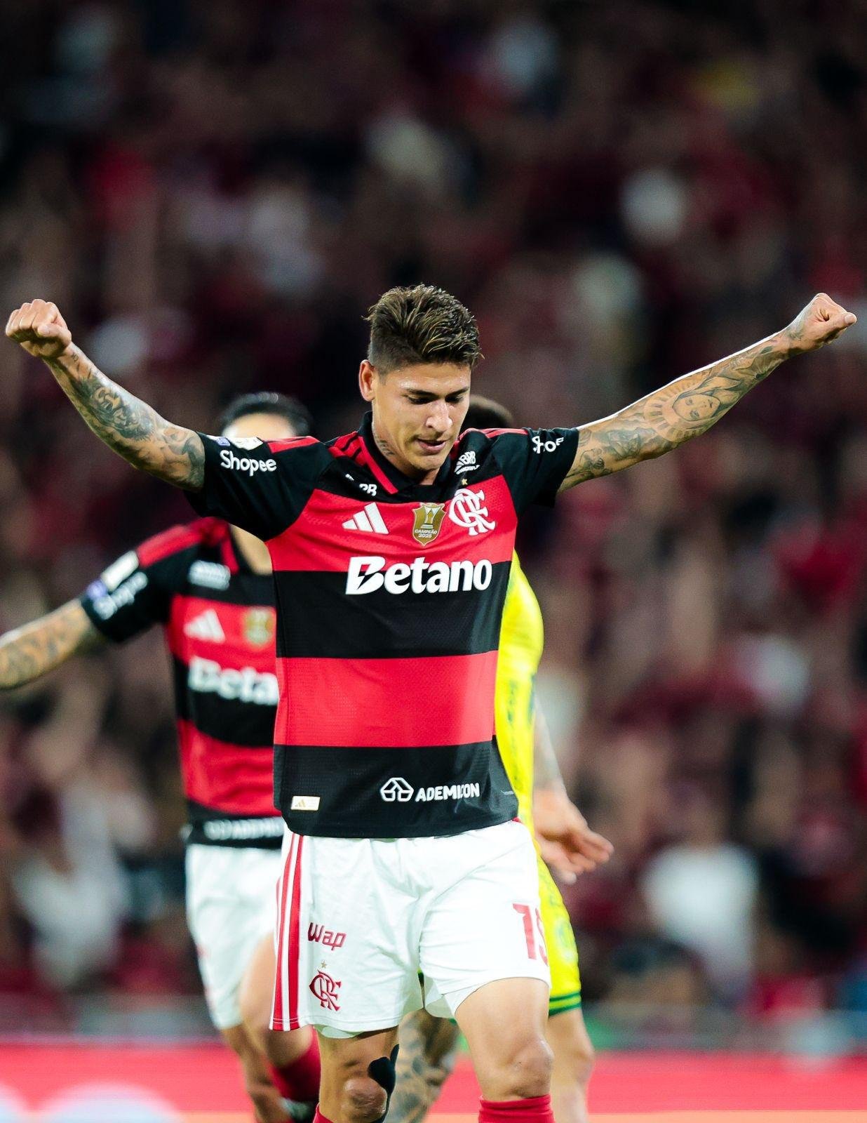 Com gols de Carrascal e Lucas Paquet&aacute;, time carioca derrota o Mirassol por 2 a 0