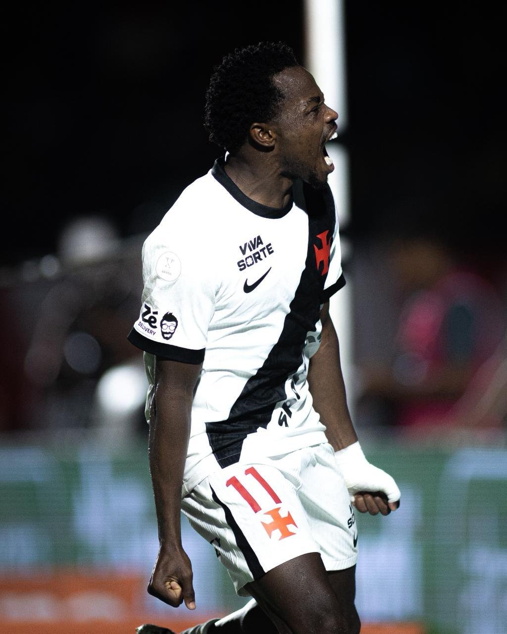 Vasco&nbsp;vence Vit&oacute;ria no Barrad&atilde;o e avan&ccedil;a na Copa do Brasil