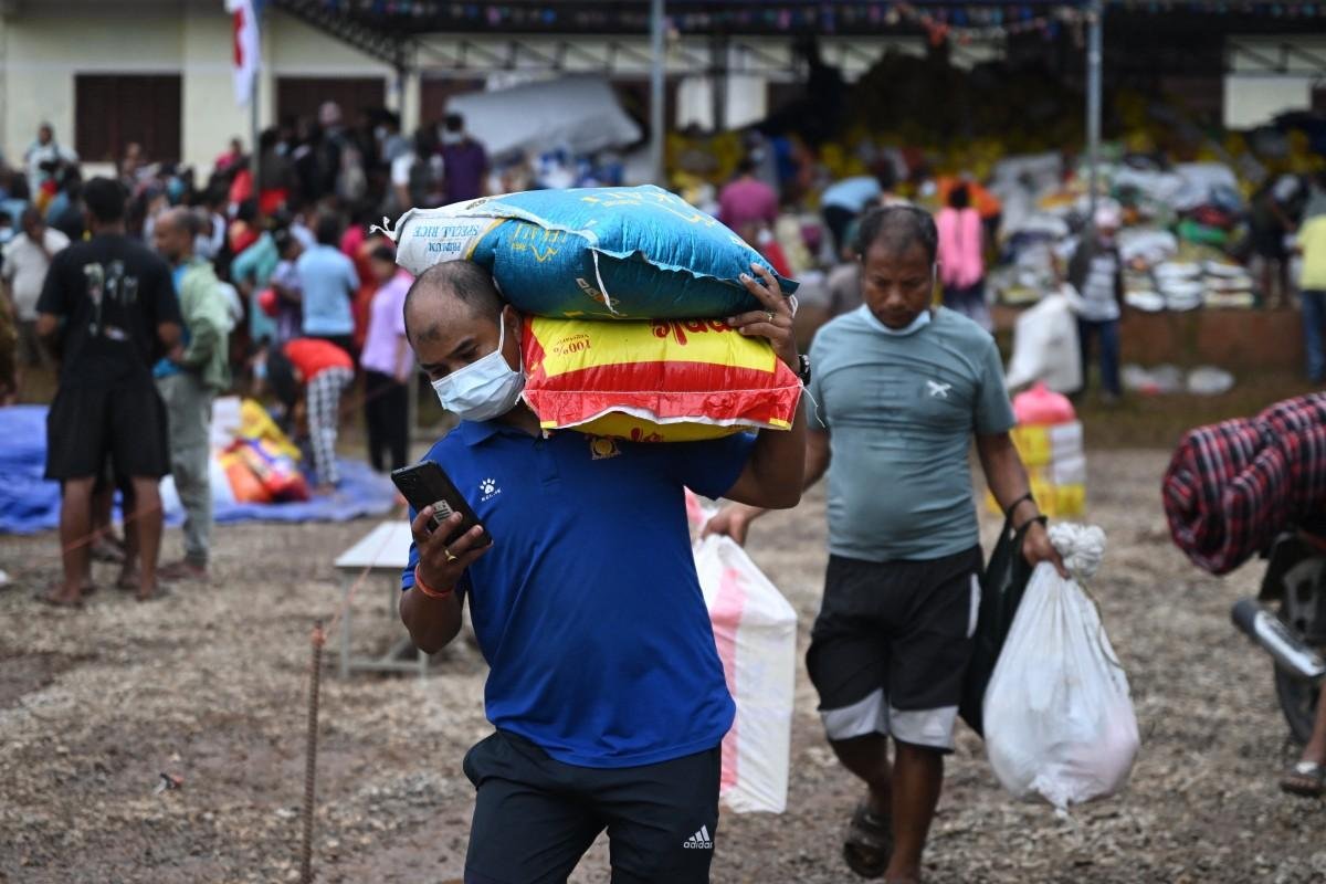 Opera&ccedil;&otilde;es de busca e resgate prosseguem enquanto o n&uacute;mero de desaparecidos no Nepal continua em 4.216