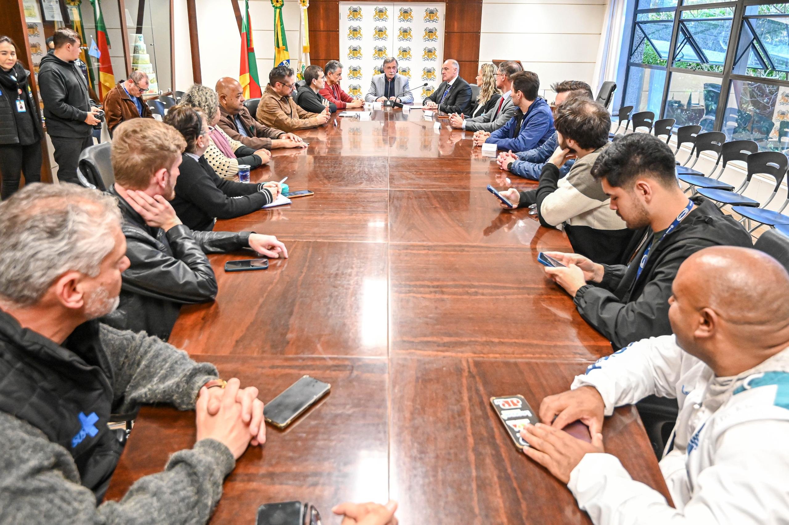 O an&uacute;ncio foi feito pelo prefeito Adil&oacute; Didomenico durante reuni&atilde;o no Sal&atilde;o Nobre da prefeitura