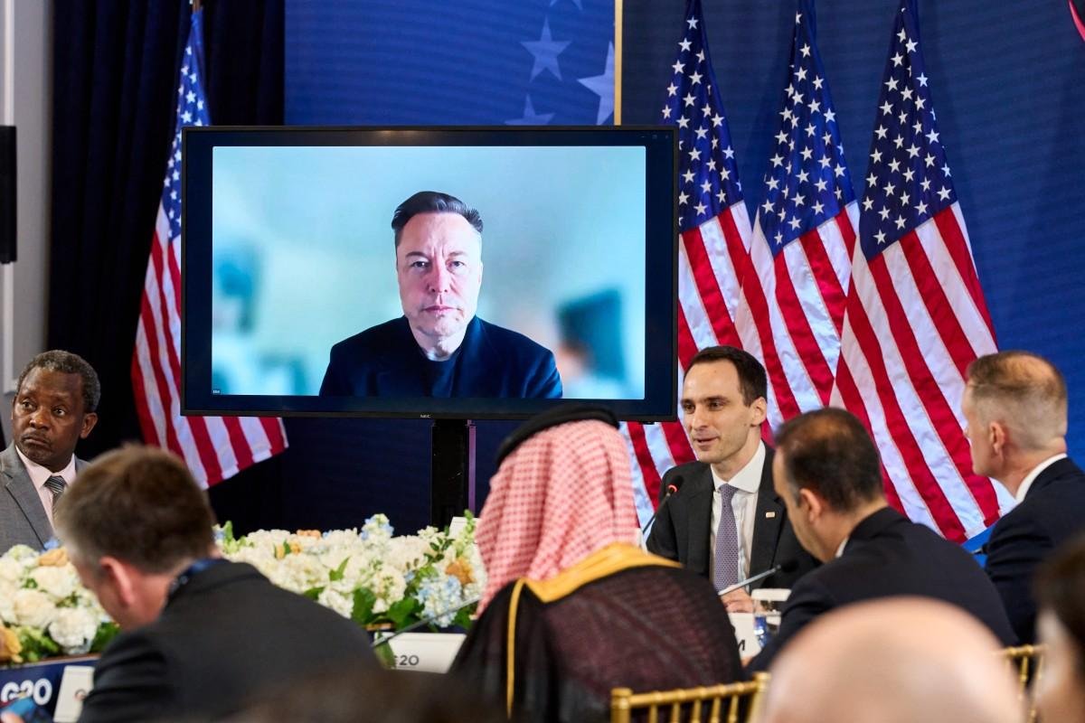 Musk projetava o in&iacute;cio da produ&ccedil;&atilde;o Cybercab antes de 2027