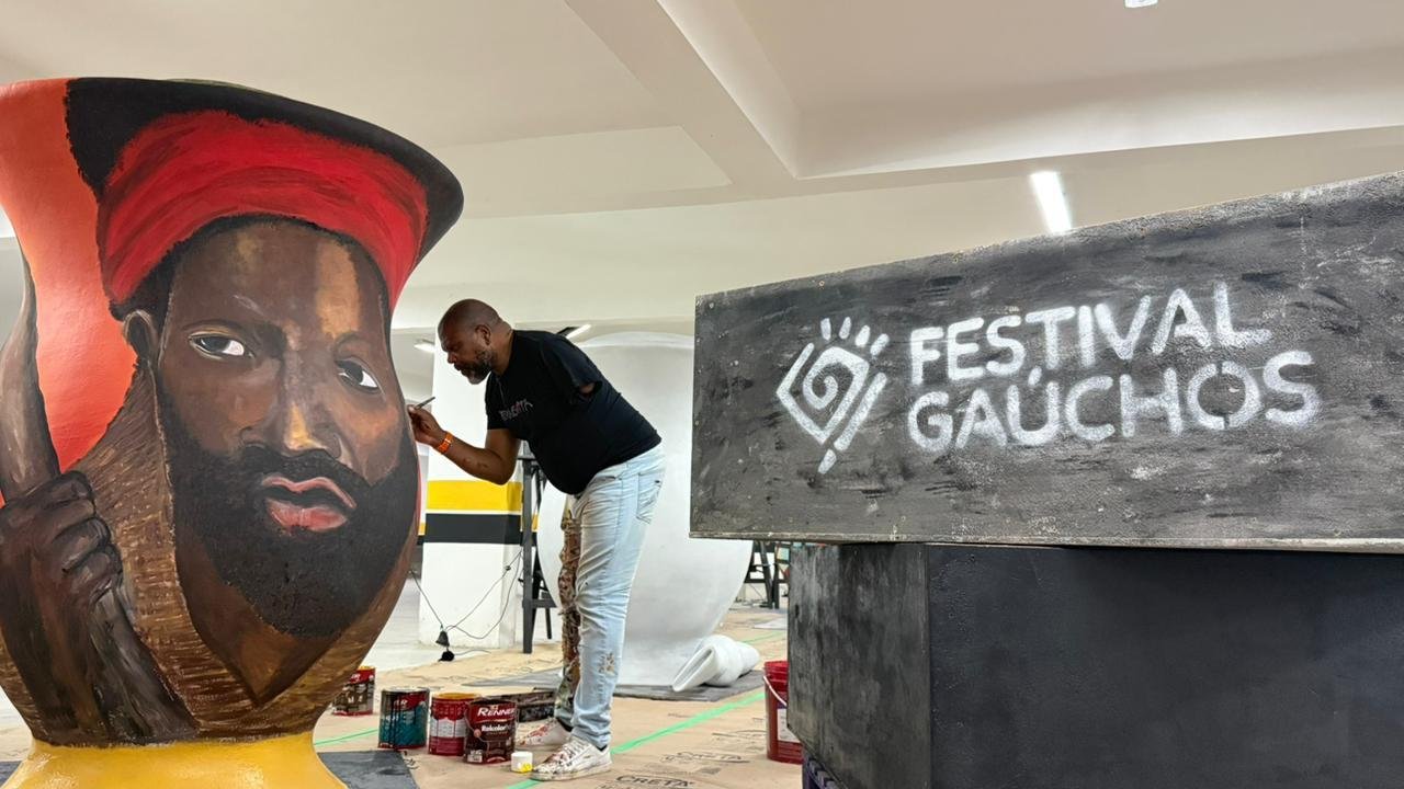 O projeto Chima&rsquo;s Parade promove a customiza&ccedil;&atilde;o de quatro cuias gigantes que ser&atilde;o instaladas em pontos tur&iacute;sticos de Porto Alegre