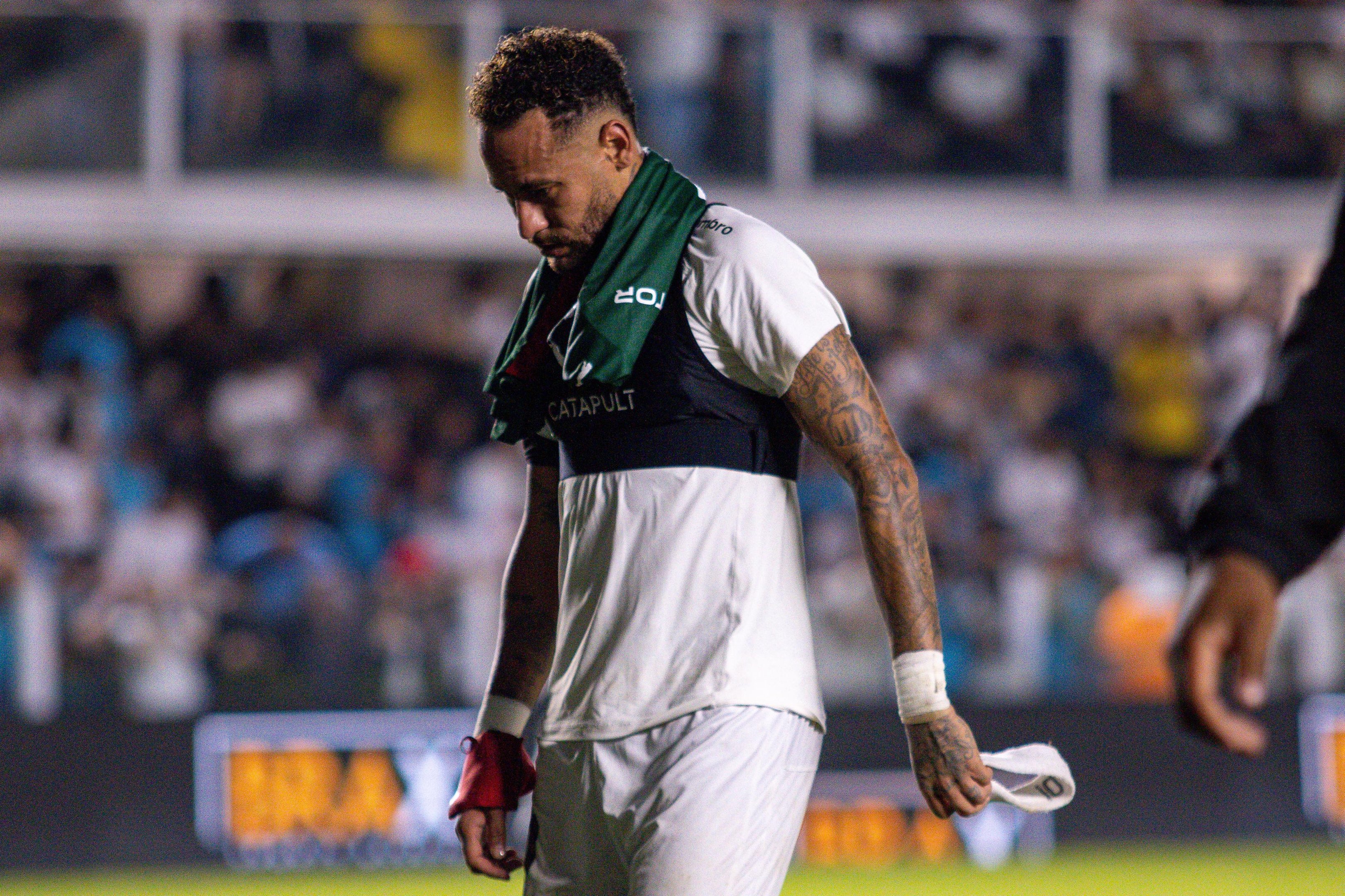 Neymar saiu substitu&iacute;do no final da primeira etapa da partida entre Santos X Palmeiras.