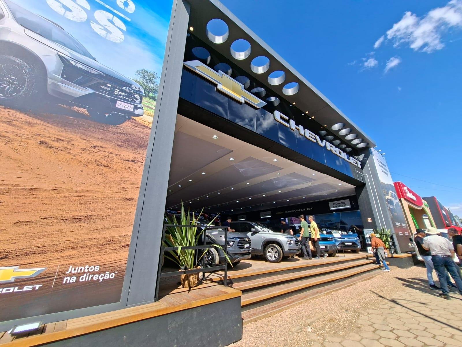 Visitantes podem conferir modelos no estande da marca na Expointer 2026