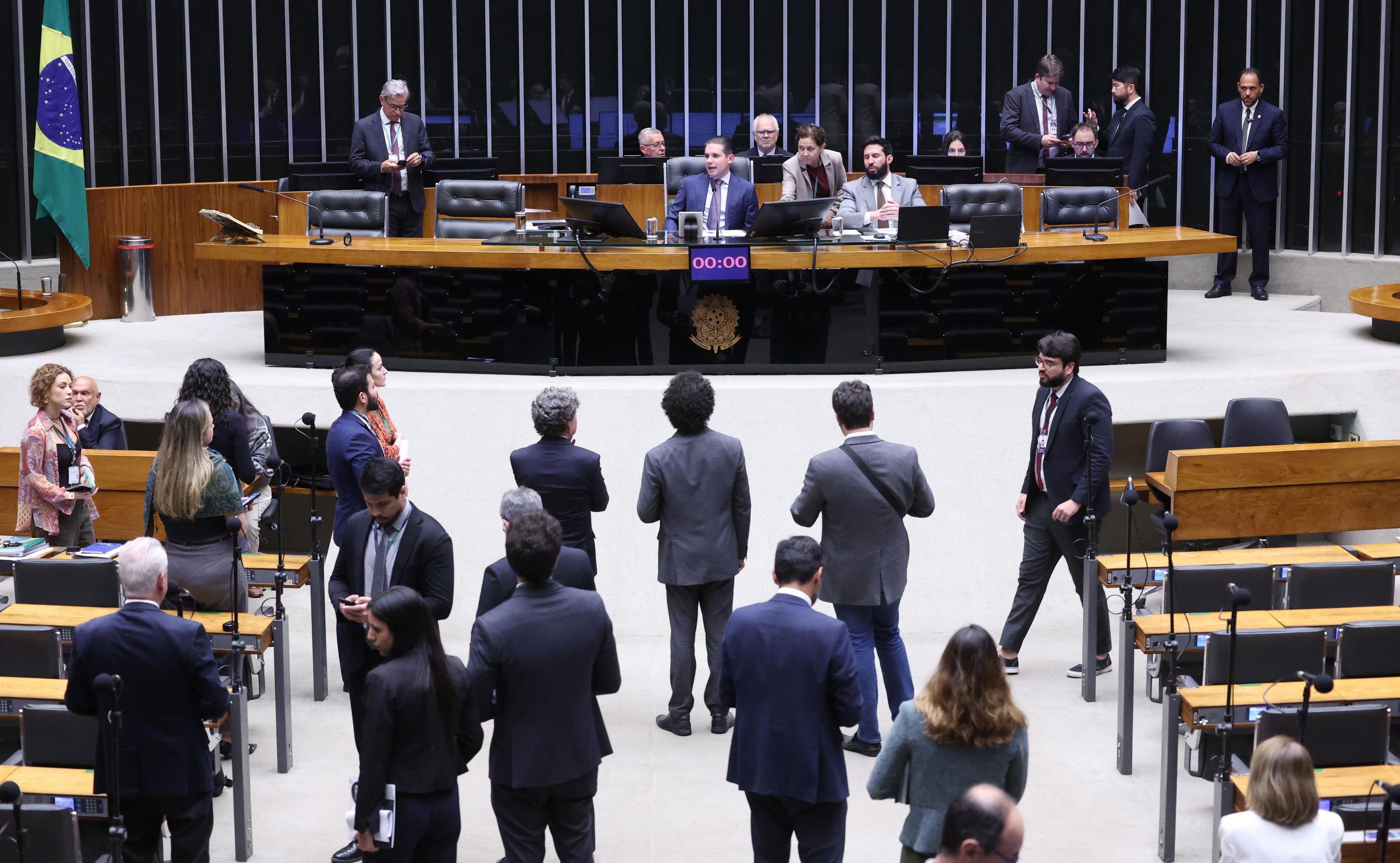 C&acirc;mara aprova texto sobre "taxa das blusinhas"