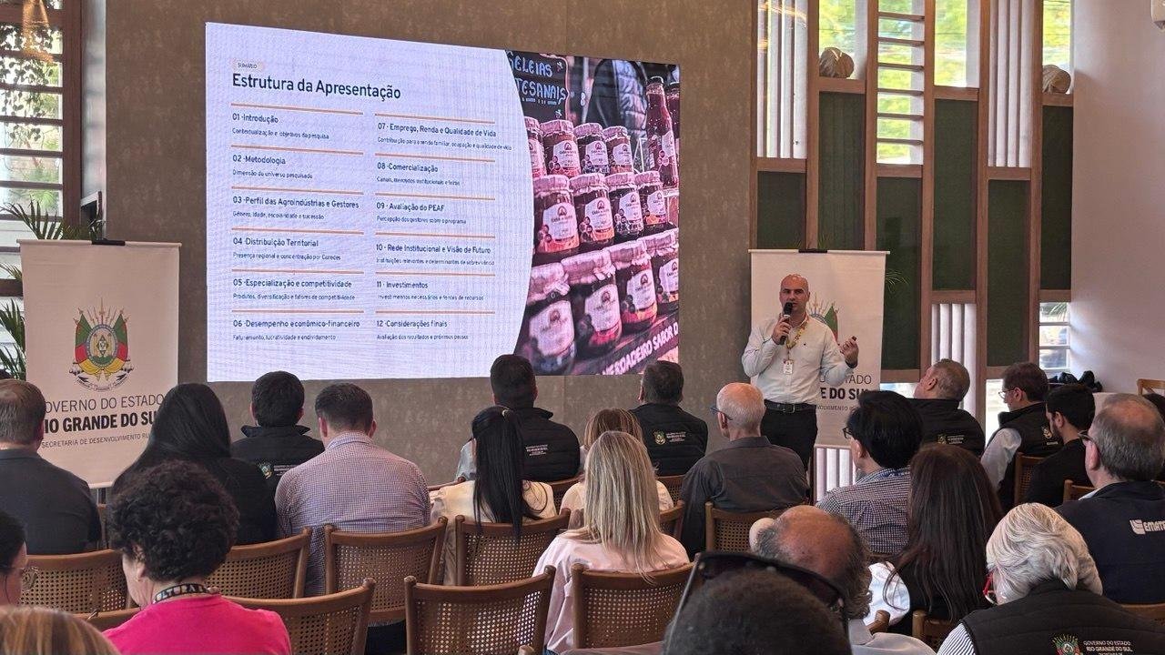 Rodrigo Feix, do Departamento de Economia e Estat&iacute;stica (DEE), apresentou os dados do Censo das Agroind&uacute;strias Familiares Ga&uacute;chas