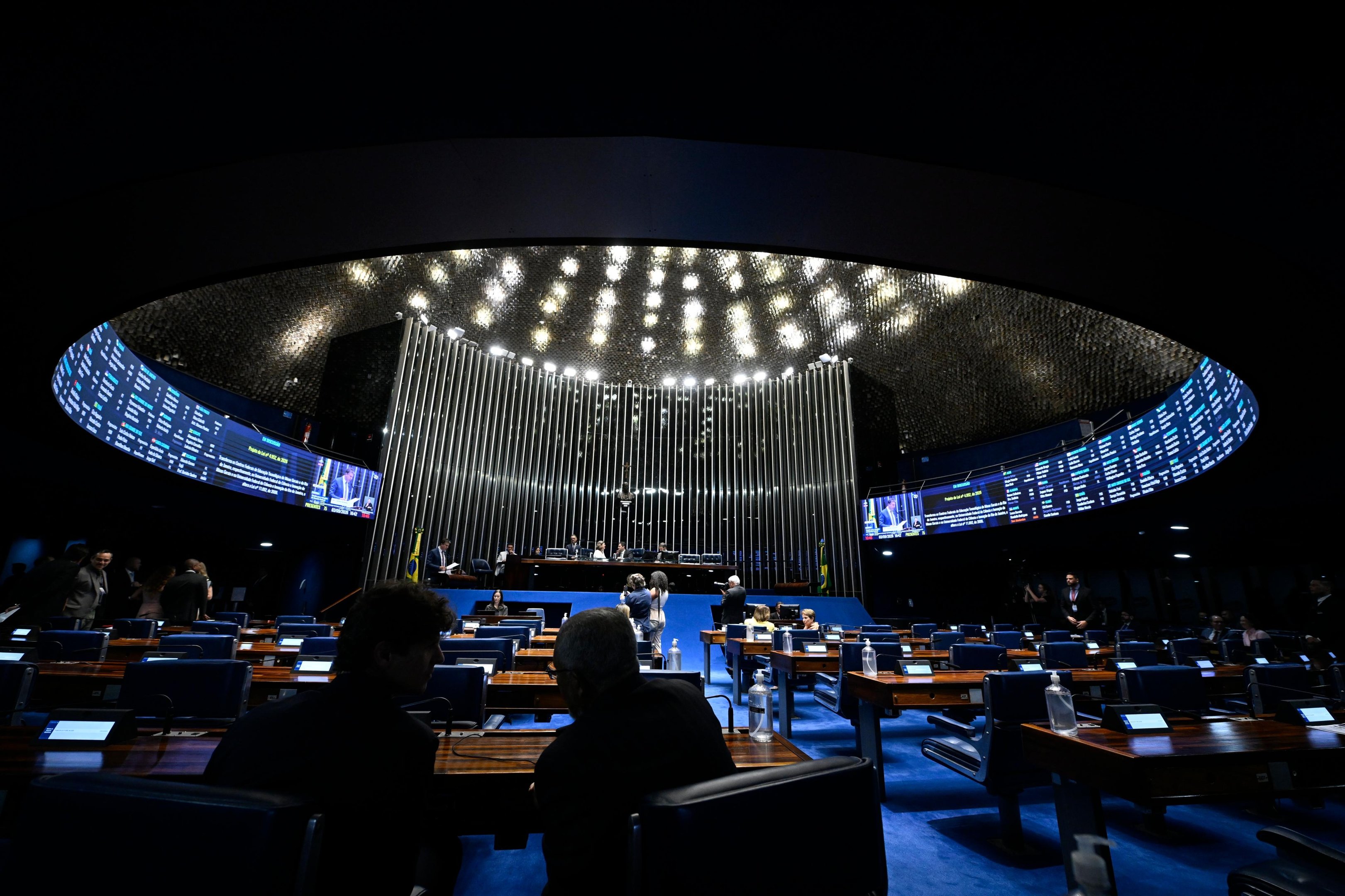 Senado aprova fim da "taxa das blusinhas"