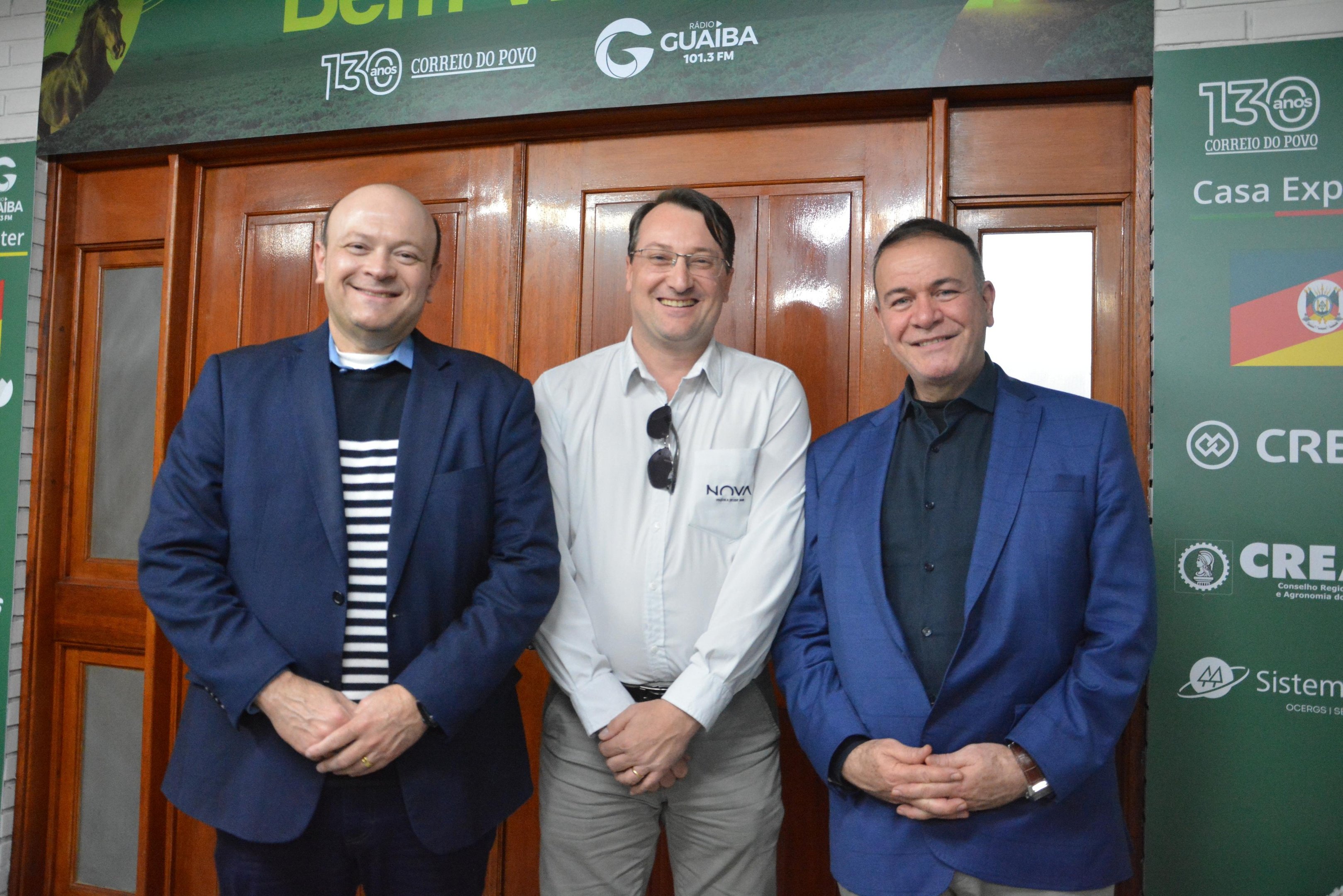 CEO da Nova Alian&ccedil;a, Heleno Facchin visitou a Casa do Correio do Povo na Expointer, e foi recebido pelo diretor-presidente Marcelo Dantas, junto com Claudinei Girotti, diretor da r&aacute;dio Gua&iacute;ba