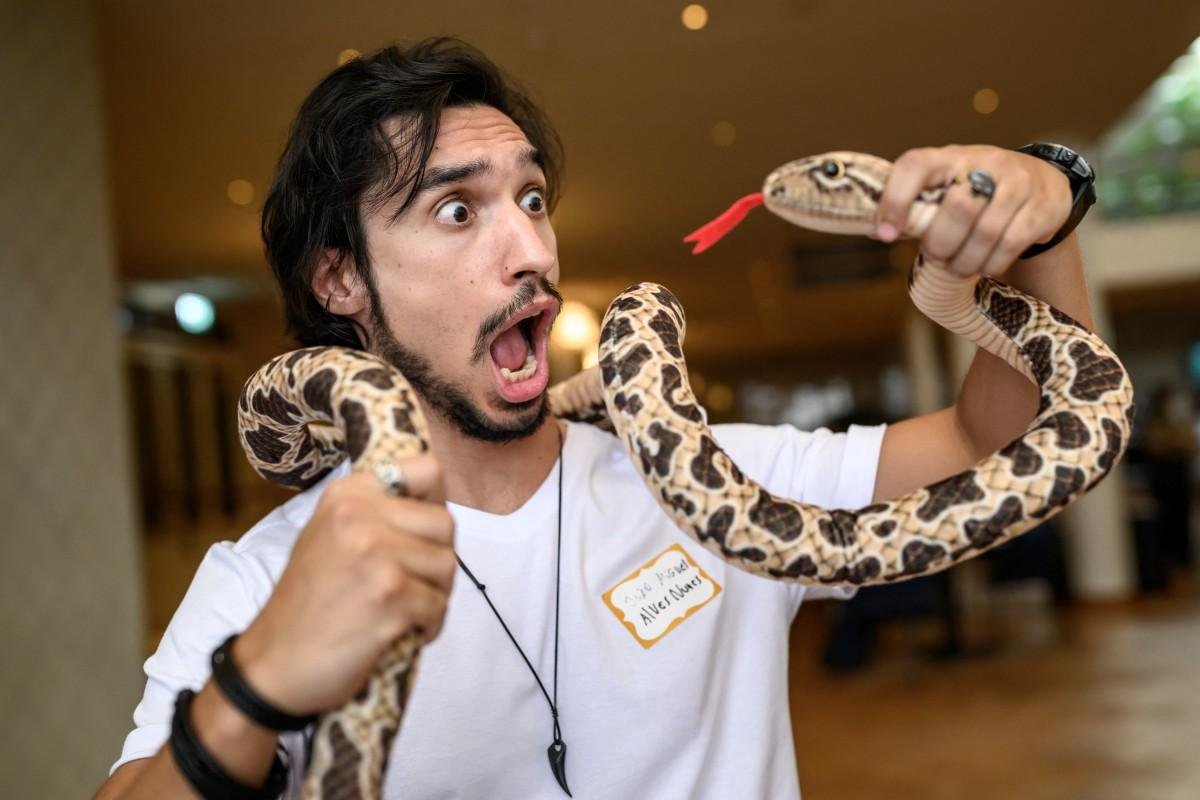 Ig Nobel de Biologia foi concedido &agrave; equipe do brasileiro Jo&atilde;o Miguel Alves-Nunes por uma pesquisa que o levou a pisar em serpentes
