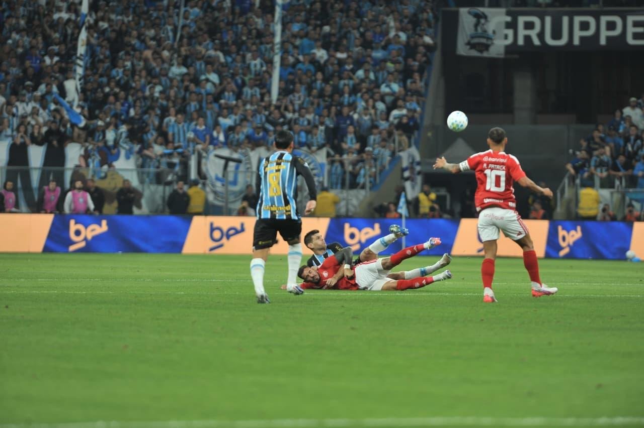 Equipe colorada ter&aacute; dias de tens&atilde;o pela frente ap&oacute;s elimina&ccedil;&atilde;o para o Gr&ecirc;mio