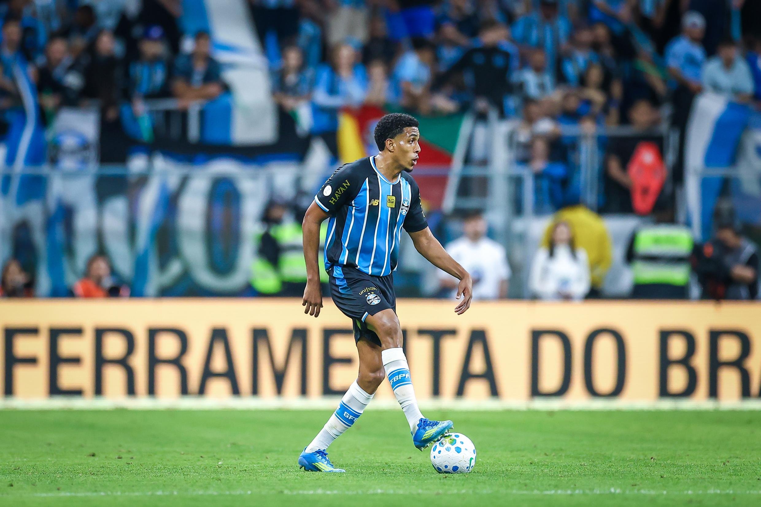 Wallace dever&aacute; ser titular em Salvador